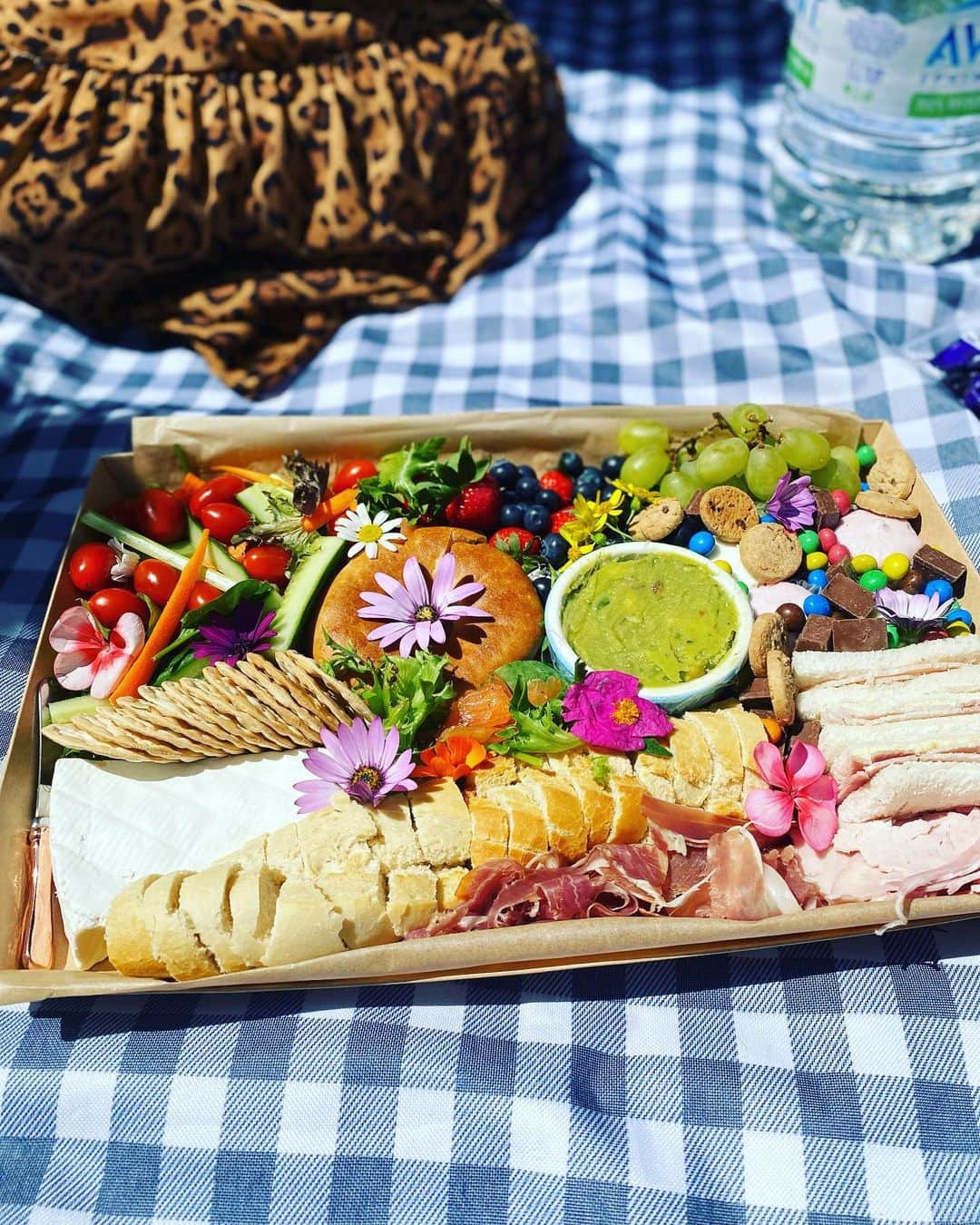 秋元玲奈さんのインスタグラム写真 - (秋元玲奈Instagram)「Lovely day for picnic with beautiful platters and a glass of Rosé wine 😎❤️  #london #londonlife  #herfterm #picnic」6月3日 1時23分 - rena_akimoto
