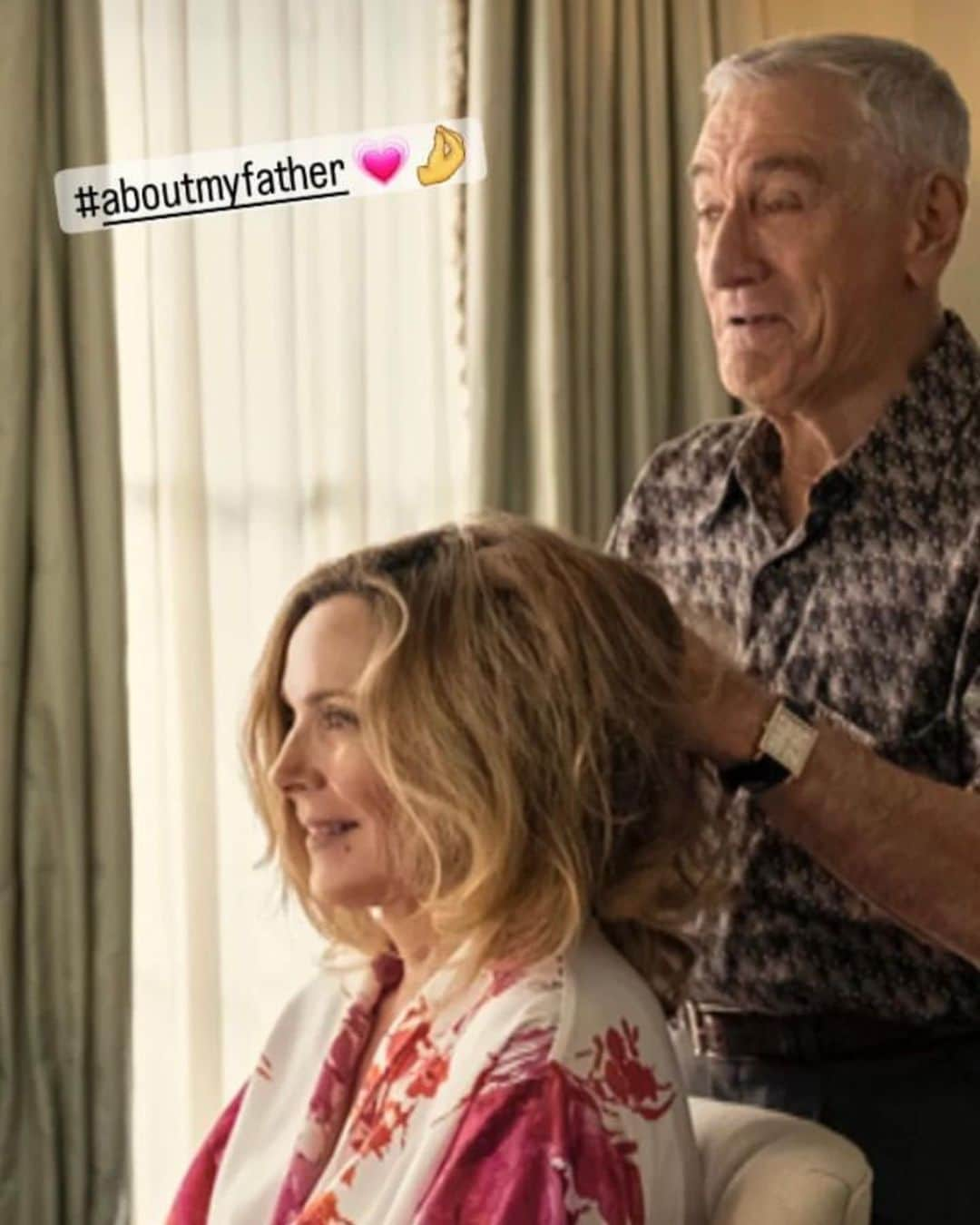 キム・キャトラルさんのインスタグラム写真 - (キム・キャトラルInstagram)「The MOST memorable scalp message of my career. #RobertDeNiro @AboutMyFather #Lionsgate In Theaters NOW!」6月3日 1時30分 - kimcattrall