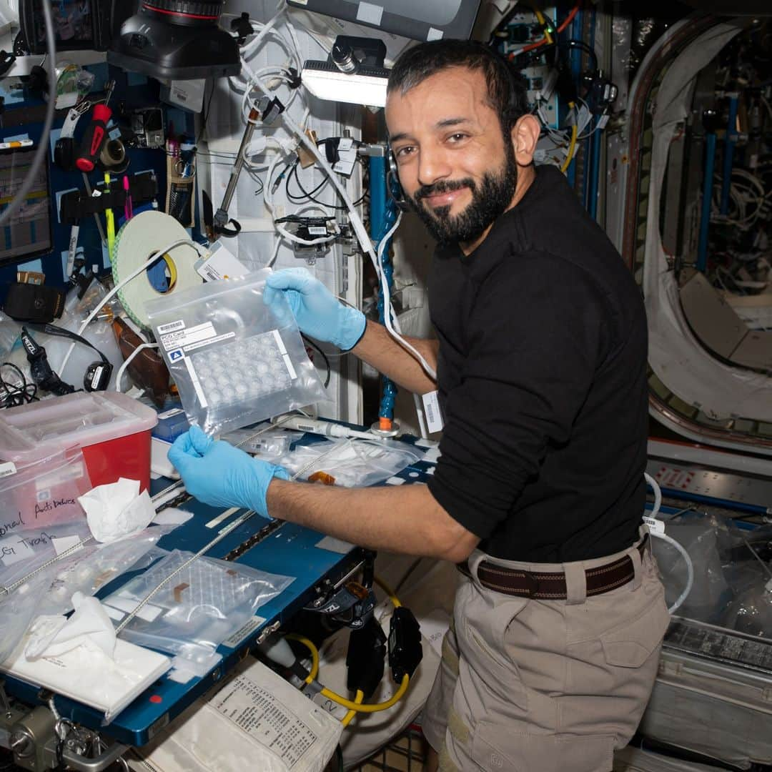 国際宇宙ステーションさんのインスタグラム写真 - (国際宇宙ステーションInstagram)「UAE (United Arab Emirates) astronaut and Expedition 69 Flight Engineer Sultan Alneyadi sets up hardware for the Monoclonal Antibodies Protein Crystal Growth-2 (PCG2) experiment. PCG2 crystallizes biotherapeutics in microgravity and analyzes the process development potentially improving in-space and Earth production techniques that may shorten the development cycle for new drugs.  #nasa #uae #unitedarabemirates #astronaut #science #research #medicine #health #hardware #international #space #station」6月3日 1時42分 - iss