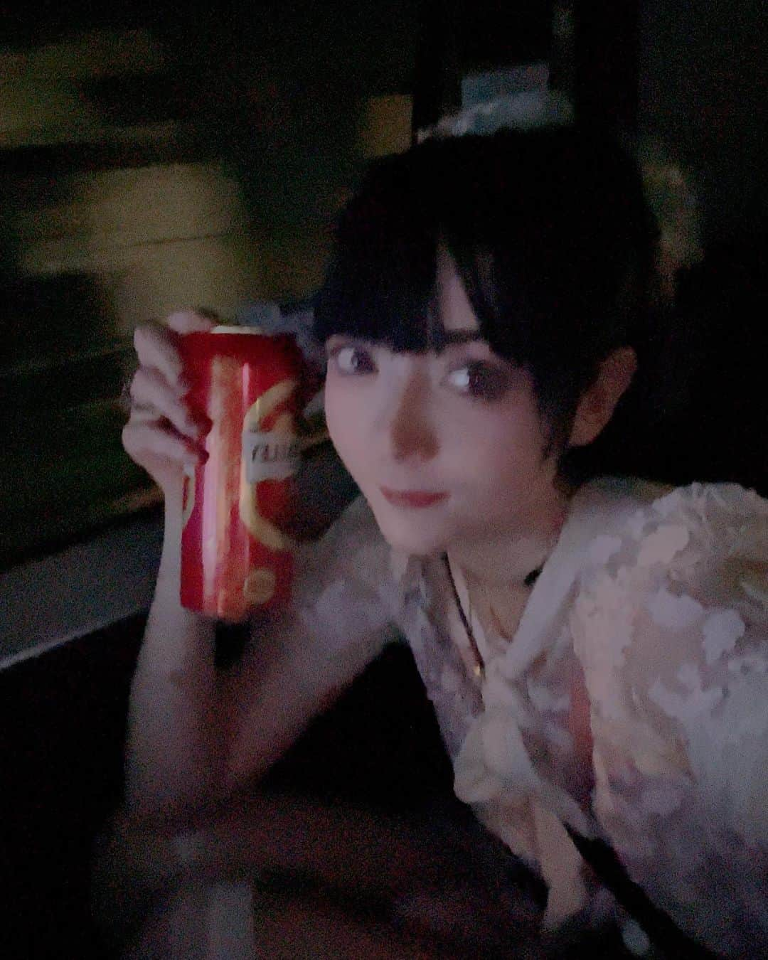 ビーナス・アンジェリックのインスタグラム：「Hai. Today instead of bringing chaos into the comment section I decided to bring a nugget of wisdom. Generally, when someone says “alcohol is my medicine” you should avoid engaging with them as it is in fact, a poison. Source: My medicine is alcohol.」