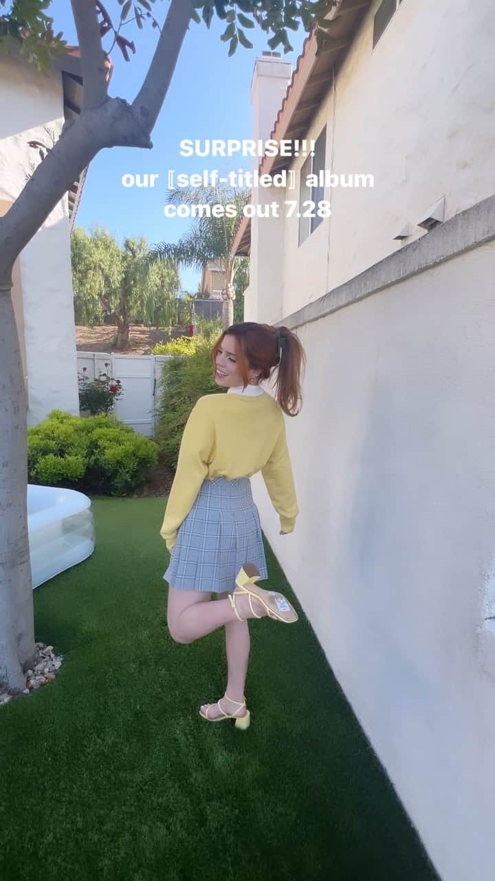 のインスタグラム：「peep the fact that OUR 〚SELF-TITLED〛 ALBUM COMES OUT 7.28 🥹🍋🍭🦋🫧💛🫶🏻 @echosmith   #echosmith #newmusic #album」