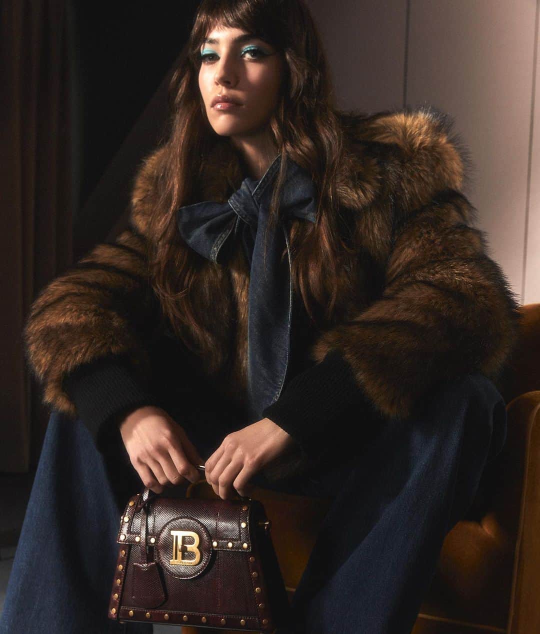 バルマンのインスタグラム：「SAY HELLO TO 70S Chic, edgy, confidence-boosting: the #BALMAINPF23 collection and it’s unique retro allure is here.  Available on Balmain.com and in Balmain Boutiques.   Photographed by @olivier_rousteing」