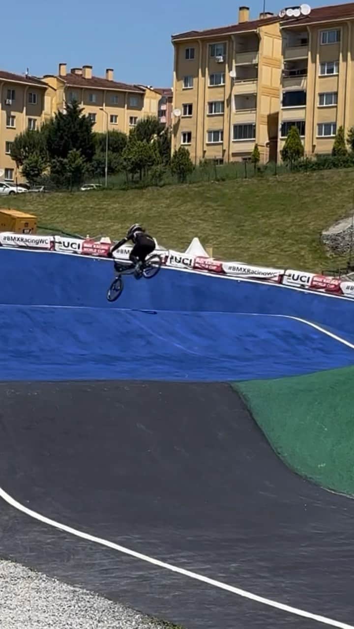 のインスタグラム：「明日はワールドカップ第1戦がトルコ、サカリヤで行われます！ ・ @ucibmxsx Round 1 tomorrow here Turkey, Sakarya 🇹🇷 #TenBMXCommandments #559」