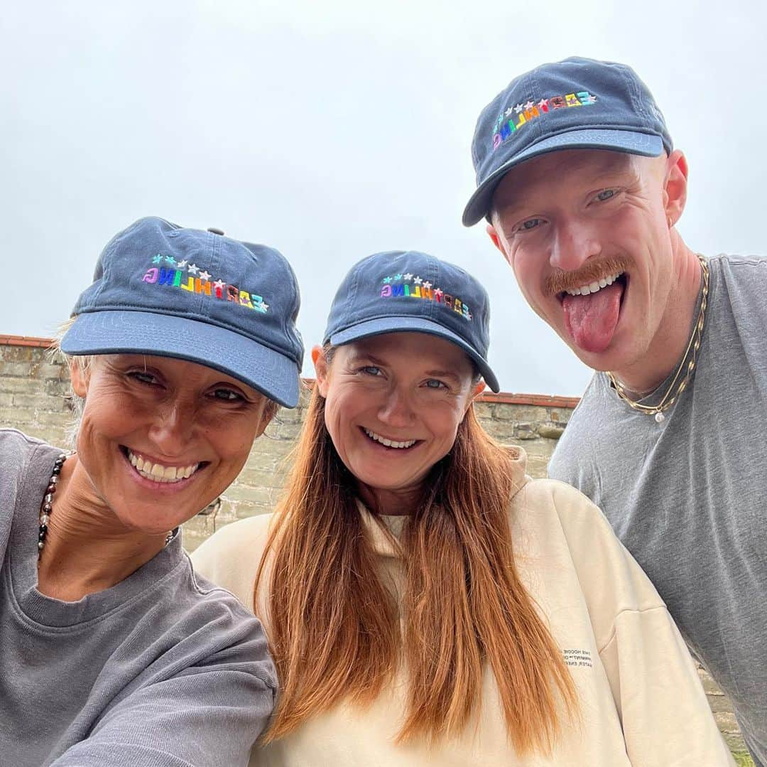 ボニー・ライトさんのインスタグラム写真 - (ボニー・ライトInstagram)「Say hello to Go Gently’s pride EARTHLING organic cotton baseball cap 🌈🧢 We made this special cap for our documentary TV show hosted by @thisisbwright and @pattiegonia The show is all about celebrating the beautiful spectrum of identities of the folks working to address the climate crisis. The caps are now available for everyone to enjoy as they celebrate love and equality this summer! $5 from each hat sold will be donated to @bravetrails, a non-profit organization with the mission of connecting LGBTQ+ youth to their people, place, and passion. They offer leadership summer camps in California & Maryland, family camps, backpacking, mental health services, and year-round leadership programming. You can learn more about Brave Trails at www.bravetrails.org or by following them @bravetrails 🧢The base colour is navy blue and is made from organic cotton with an adjustable strap for size. Each letter and star represent the colors of the current pride flag. Happy Pride Earthlings 🌈」6月3日 2時17分 - thisisbwright