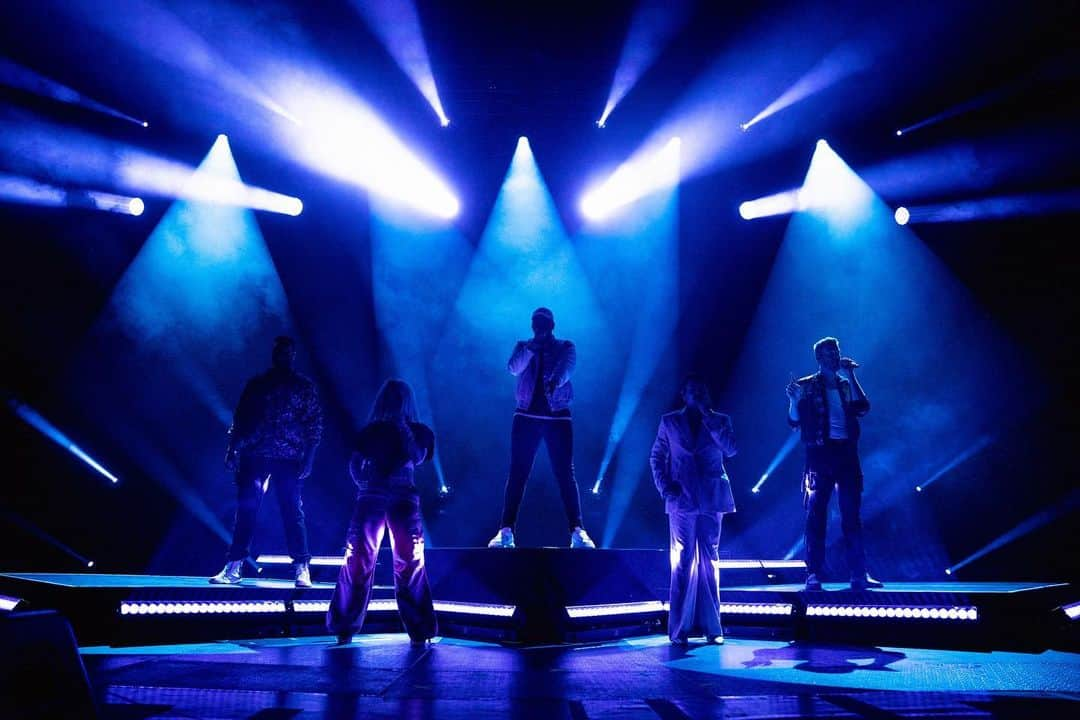 ペンタトニックスさんのインスタグラム写真 - (ペンタトニックスInstagram)「Flashback to all of that 🔥 energy Budapest brought to #PTXTheWorldTour 💙  📸: @hausdo」6月3日 2時39分 - ptxofficial