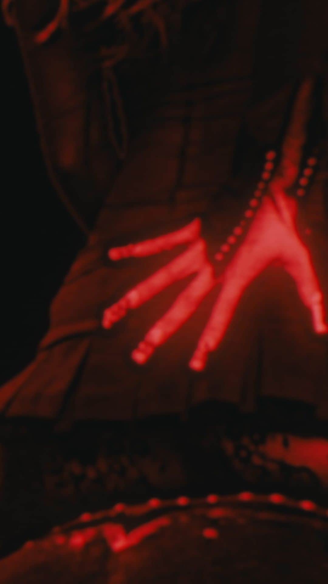 のインスタグラム：「let’s go girls 😈 the hold the girl: RELOADED tour starts in 1 week in north america and you have no idea what’s coming… this brand new show is everything i’ve ever wanted it to be. get ready to hear some more SAWAYAMA faves too hehe and here’s a little taste of the new visuals 💋」
