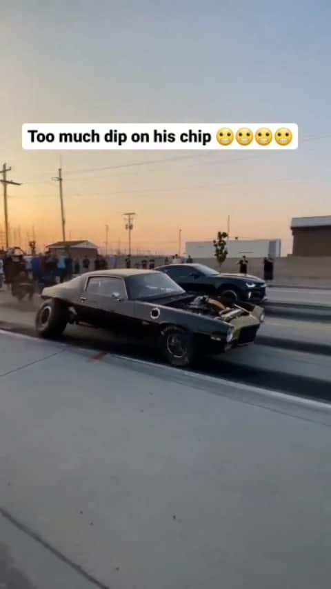 Classics Dailyのインスタグラム：「😬 Via @americanmusclehd / @ryandelahuerta #camaro  _ #Classic #classics #Classiccar #classiccars #americanmuscle #Musclecar #Musclecars #car #cars」