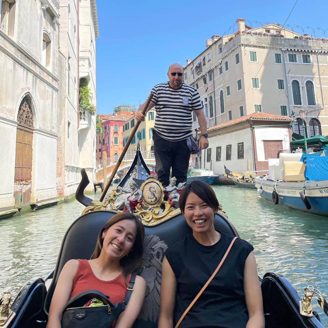 岩渕真奈のインスタグラム：「🇮🇹🇮🇹🇮🇹 ⁡ Vacation in Venice 🥺☀️🌊 ⁡ ちょっとだけオフ✌️紗希と一緒に👭 ⁡ #Italia #Venice  ⁡」