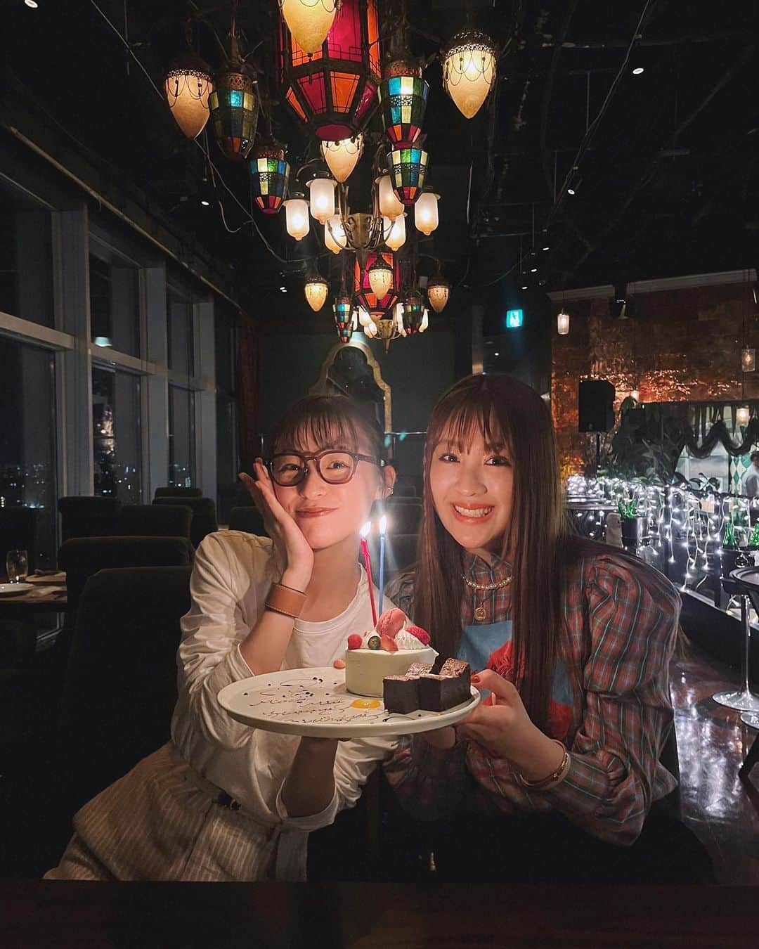 鈴木美羽さんのインスタグラム写真 - (鈴木美羽Instagram)「合同誕生日会🎂 (と言ってももかの誕生日は2月😂)  曲流してバースデープレート持ってきてくれるお店だったから、私たちの時は曲を流さないでくださいってお願いした、笑」5月19日 19時36分 - suzukimiu_0414