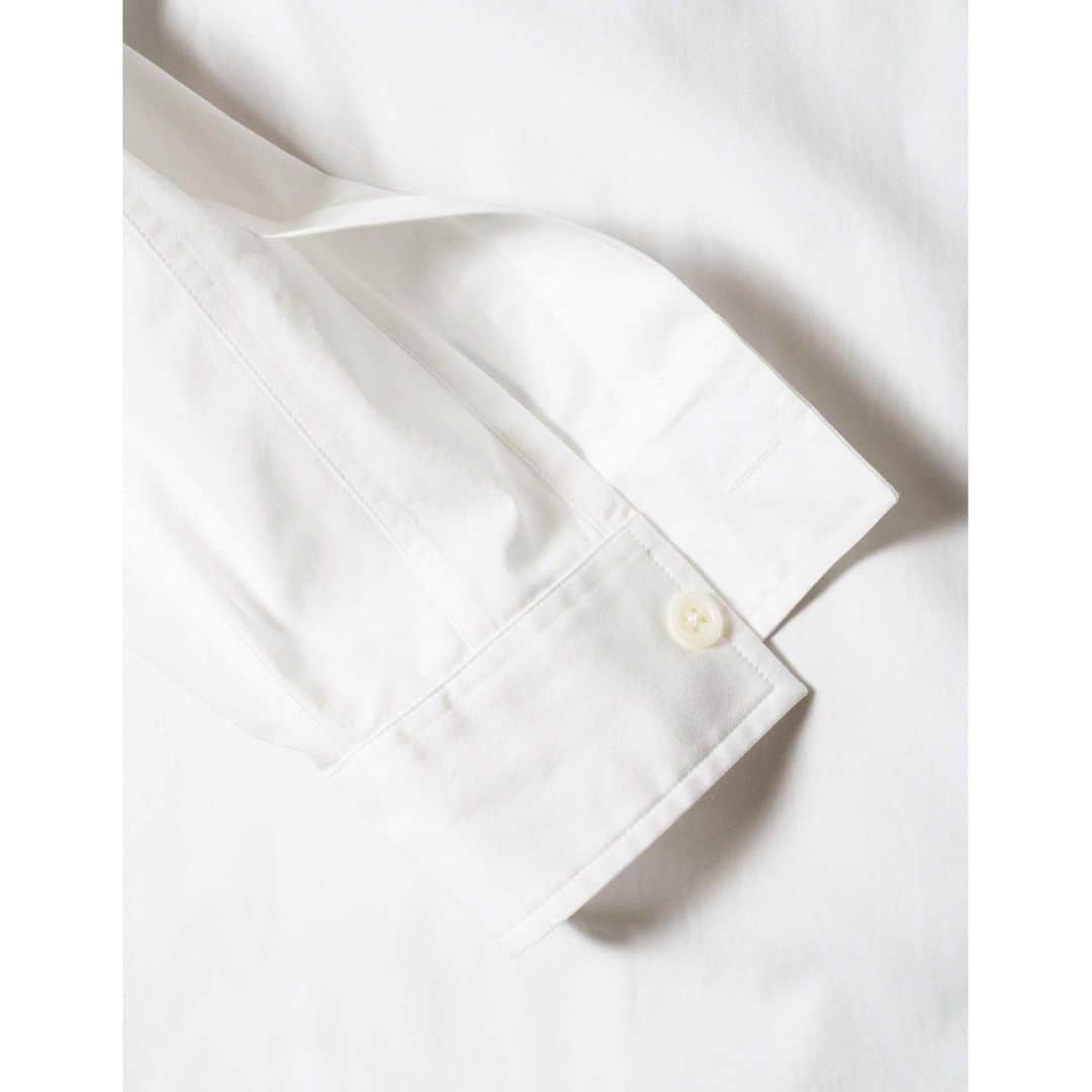 Margaret Howellさんのインスタグラム写真 - (Margaret HowellInstagram)「Made in our London Workroom  Hand cut and taking up to five hours to stitch, each shirt is individually made by skilled machinists.  #MargaretHowell #MargaretHowellSS23」5月19日 20時00分 - margarethowellltd
