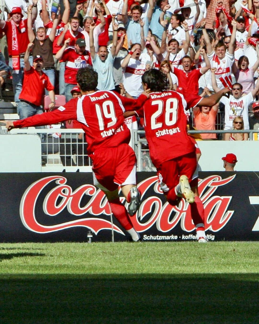 サミ・ケディラのインスタグラム：「On this day 16 years ago! @vfb 🏆」