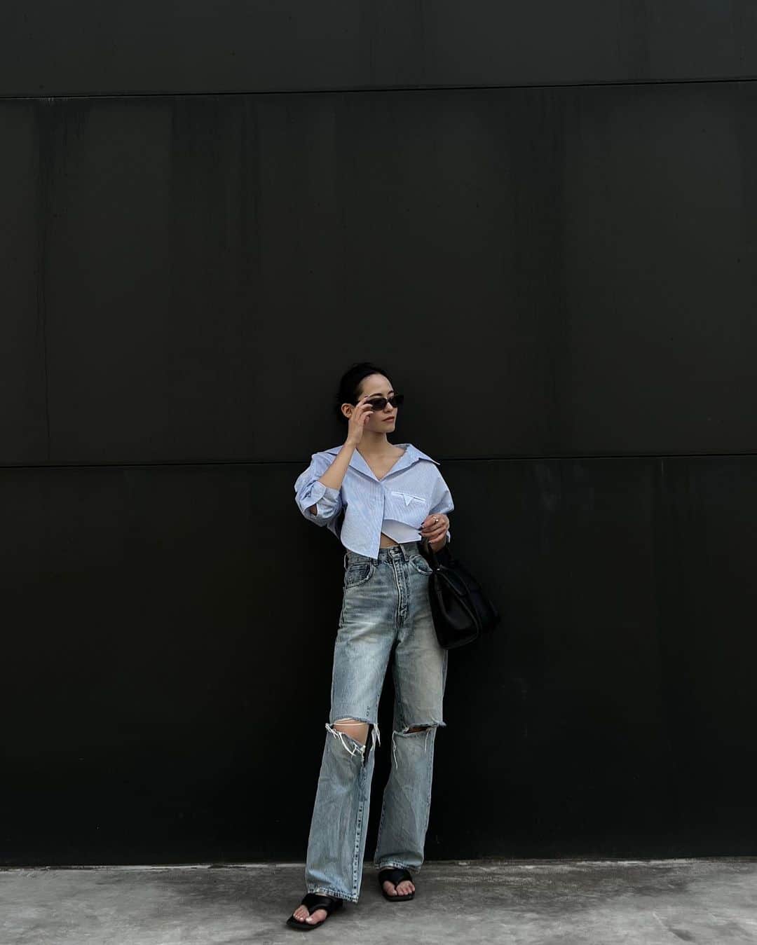 関本香里さんのインスタグラム写真 - (関本香里Instagram)「しふく。  最近デニム履くことが減ったけど このブルーのシャツに合わせたくて 引っ張り出してきた🩵  #kaori_clothes」5月19日 18時06分 - kaori_sekimoto_