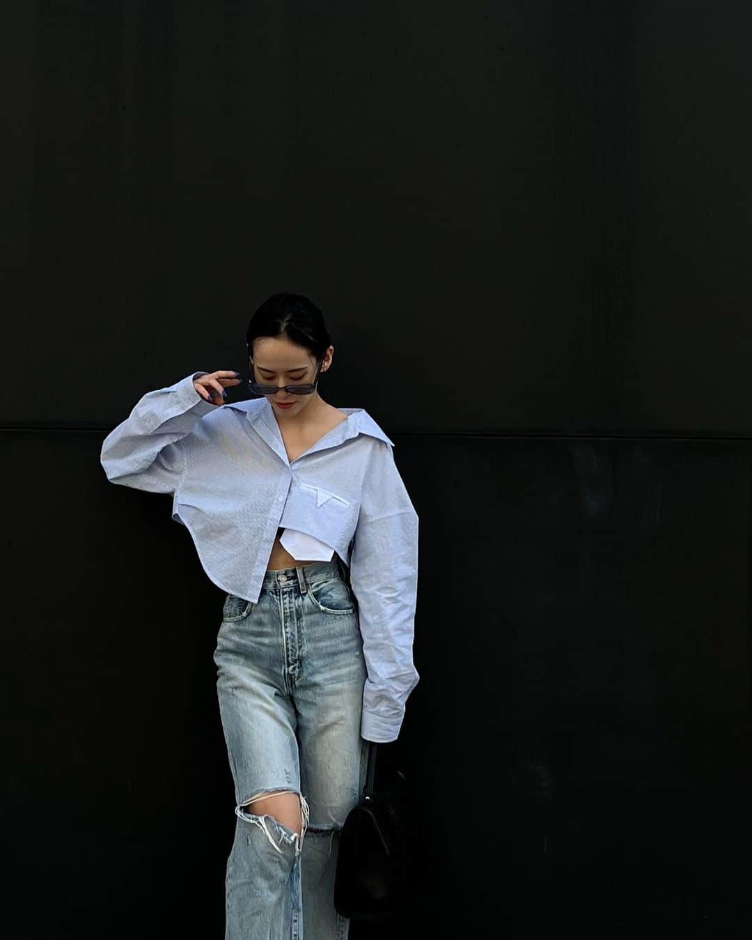 関本香里さんのインスタグラム写真 - (関本香里Instagram)「しふく。  最近デニム履くことが減ったけど このブルーのシャツに合わせたくて 引っ張り出してきた🩵  #kaori_clothes」5月19日 18時06分 - kaori_sekimoto_