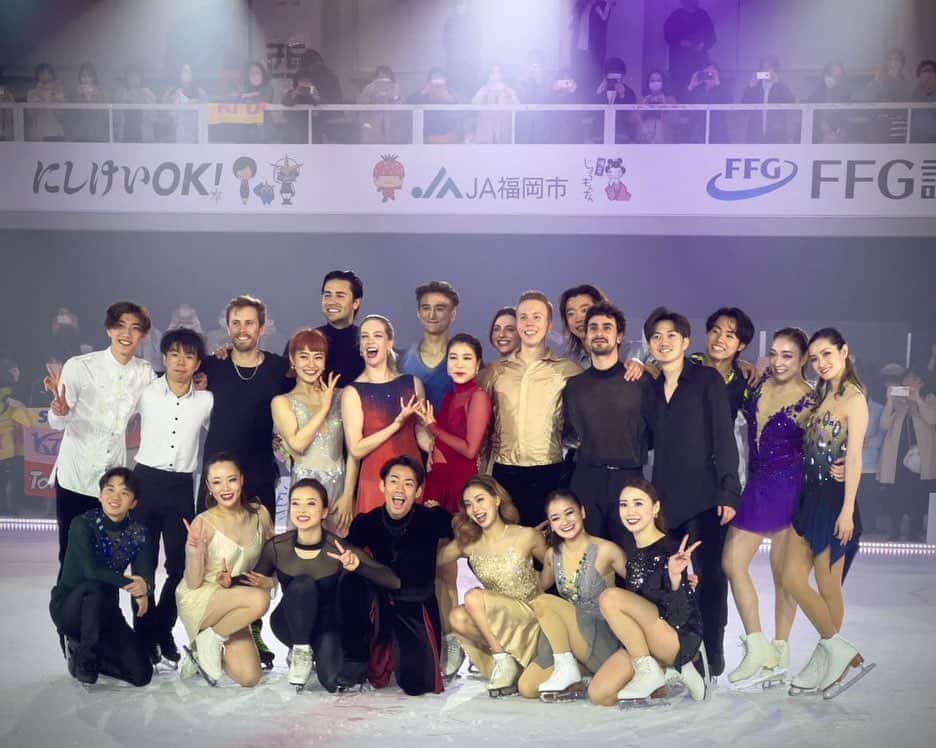 ケイトリン・ウィーバーのインスタグラム：「10 pictures is not enough…   Completely filled with love and awe for this cast, crew, and family. UNHOLY literally is beyond my wildest dreams as a budding choreographer, and SO much is due to my amazing co-creators and cast mates. I felt so lucky to do this show ONCE, but TWICE this year has topped the charts. From rehearsals, to the change room dance parties, choreo challenges and heart to hearts, this has been THE SHOW of a lifetime.   I haven’t shared much about the “Long Number” as we affectionately call it. I think it’s because I still can’t believe it’s all real! Choreographing alongside my long time mentor and idol @massyscali, inspired by @shizukaarakawa, and creating a pas de deux for two women with @adriennecarhart still makes me feel like 🤯. Thank you to everyone who helped make this possible.   Big thanks to my amazing cast mates. My partner forever @apoje. @davidbaden for believing in my skills as a choreo before I did. @gotogalcoachingandmanagement for keeping my head and heart and life aligned. And to our fierce leader and visionary @d1sk_t for making it all possible.   Thank you friends and fans! Thank you for sharing your pics and videos from the shows. I love ice skating! And I love making stuff!  @ice_explosion_official_account」