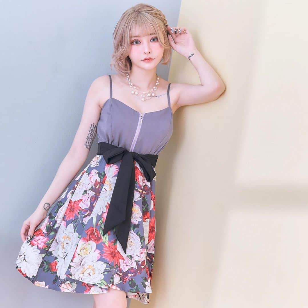 ドレスショップTIKA公式さんのインスタグラム写真 - (ドレスショップTIKA公式Instagram)「ⓝⓔⓦ♡戦慄かなのちゃんが着る🫶🏻新作ドレス👗 SEXY💋or CUTE🎀どっちで決める？🥺💭💕  ✦͙͙͙*͙*❥⃝∗⁎.ʚɞ.⁎∗❥⃝**͙✦͙͙͙  かなのちゃん着用NEWドレス続々登場中🙌🏻 色っぽい大胆ドレスから あざとガーリーデザインまで 超かわいく着こなしてくれています👼🏻💖  画像タップでドレスをCHECKしてね🪄  ✦͙͙͙*͙*❥⃝∗⁎.ʚɞ.⁎∗❥⃝**͙✦͙͙͙  #キャバ嬢 #キャバ嬢ヘアメイク #キャバドレス #セクシードレス #ラウンジドレス #すすきのキャバ嬢 #歌舞伎町キャバ嬢 #東急歌舞伎町タワー #新宿 #六本木キャバクラ #銀座クラブ #錦キャバ嬢 #ミナミキャバクラ #北新地キャバクラ #中洲キャバ嬢 #コンカフェ嬢 #新作ドレス #キャバドレスはtika #戦慄かなの」5月19日 18時20分 - dress_tika