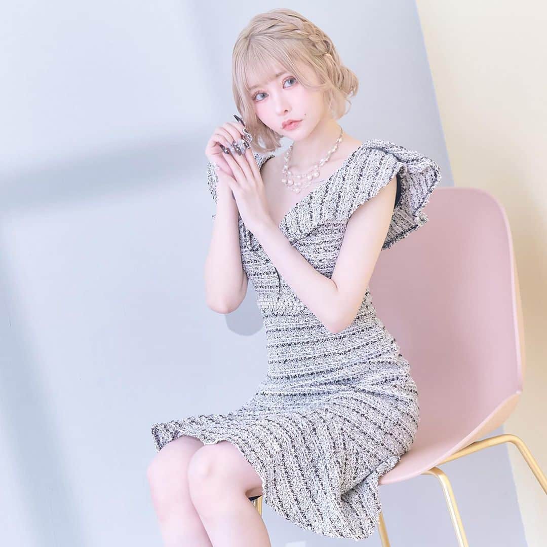 ドレスショップTIKA公式さんのインスタグラム写真 - (ドレスショップTIKA公式Instagram)「ⓝⓔⓦ♡戦慄かなのちゃんが着る🫶🏻新作ドレス👗 SEXY💋or CUTE🎀どっちで決める？🥺💭💕  ✦͙͙͙*͙*❥⃝∗⁎.ʚɞ.⁎∗❥⃝**͙✦͙͙͙  かなのちゃん着用NEWドレス続々登場中🙌🏻 色っぽい大胆ドレスから あざとガーリーデザインまで 超かわいく着こなしてくれています👼🏻💖  画像タップでドレスをCHECKしてね🪄  ✦͙͙͙*͙*❥⃝∗⁎.ʚɞ.⁎∗❥⃝**͙✦͙͙͙  #キャバ嬢 #キャバ嬢ヘアメイク #キャバドレス #セクシードレス #ラウンジドレス #すすきのキャバ嬢 #歌舞伎町キャバ嬢 #東急歌舞伎町タワー #新宿 #六本木キャバクラ #銀座クラブ #錦キャバ嬢 #ミナミキャバクラ #北新地キャバクラ #中洲キャバ嬢 #コンカフェ嬢 #新作ドレス #キャバドレスはtika #戦慄かなの」5月19日 18時20分 - dress_tika
