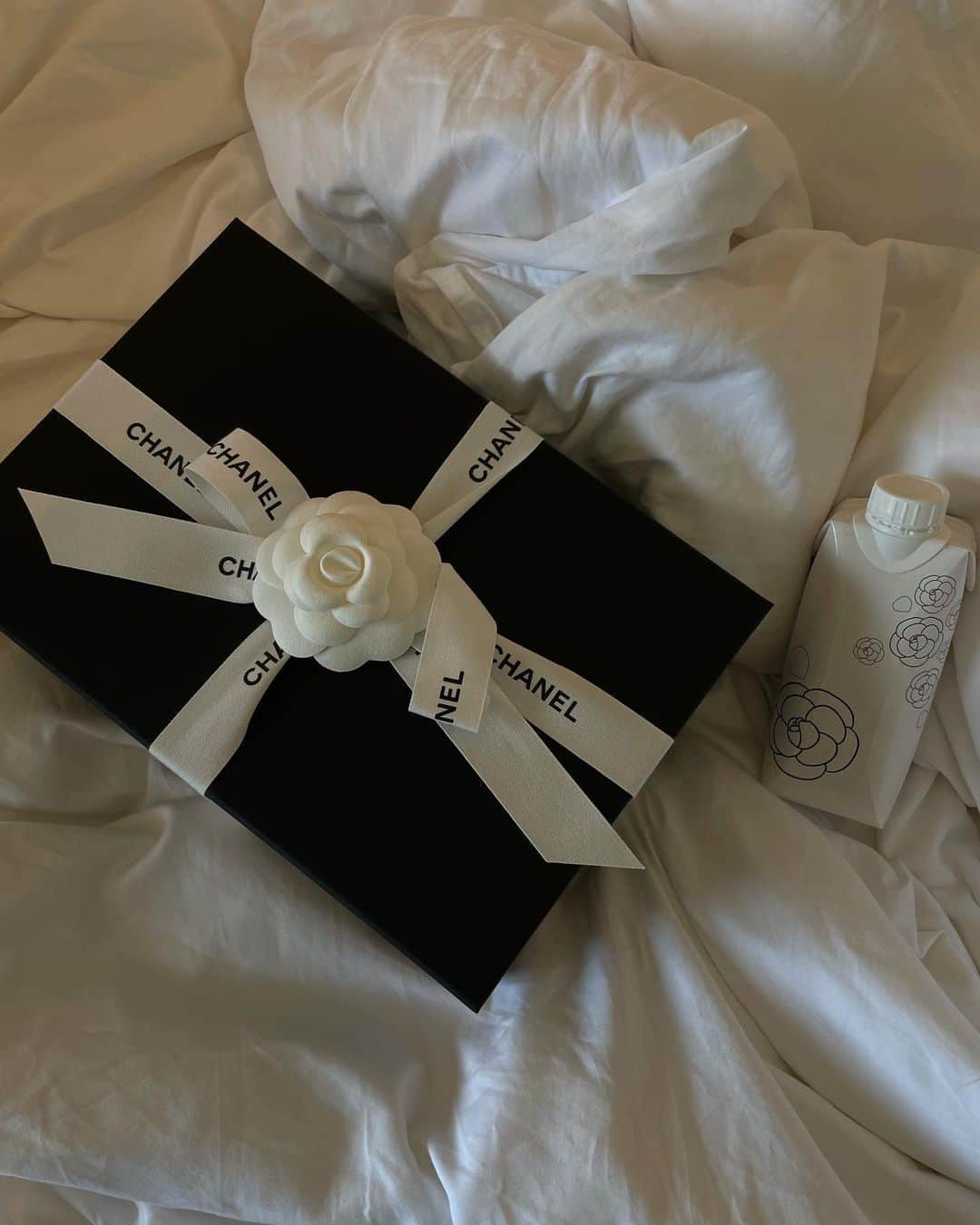 正中雅子のインスタグラム：「@chanelofficial 🤍🖤🤍」