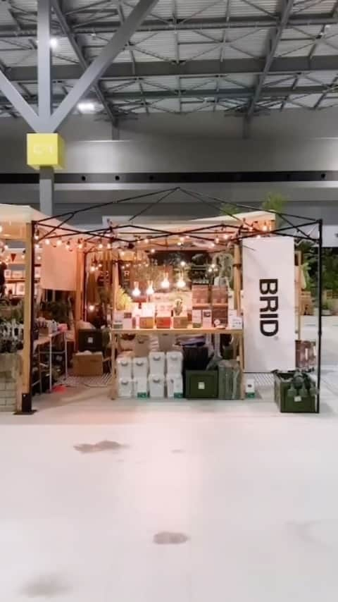 BRID 【NEXTANDARD MARKET】のインスタグラム：「. ▼▼イベント出展のお知らせ▼▼  いよいよ明日！ 5月20日～21日の2日間、 AICHI SKY EXPO 愛知県国際展示場で開催される「FIELDSTYLE JAPAN 2023」にBRIDが出展します！  BRIDは屋内エリア ホールC 115で、下記アイテムを展示します！  ・PLANTS LIGHT (40 / 60) ・DUCT RAIL FAN DC plus 50 ・PENDLETON / WIRE ARTS & PRO. laundry SQUARE BASKET with CASTER 28L SLIM ・MOLDING CONTAINER BOX L ・MOLDING AMMO TOOL BOX (L / XL) ・MOLDING SPRAY BOTTLE  是非BRIDブースに遊びにお越しください✨  【イベント詳細】  2023年5月20日(土)・21日(日) AICHI SKY EXPO 愛知県国際展示場  ◆チケット情報 ・前売　1日券 1,500円（税込） ・前売　2日通し券 2,500円（税込） 小学生以下無料、ペット同伴OK  #brid_japan #bridのある暮らし #ブリッド #MERCROS #メルクロス #fieldstylejapan2023 #fieldstylejapan #fieldstyle #フィールドスタイル #vehiclestyle #vehiclestyle2023 #ビークルスタイル #fundrivefunlife #キャンプフェス #アウトドア #キャンプ #キャンプギア #外遊び #フードフェス #防災 #アイチスカイエキスポ #aichiskyexpo #アウトドア展示会 #インテリア展示 #プランツライト #ダクトレールファン #ランドリーバスケット #ツールボックス #コンテナボックス #スプレーボトル」