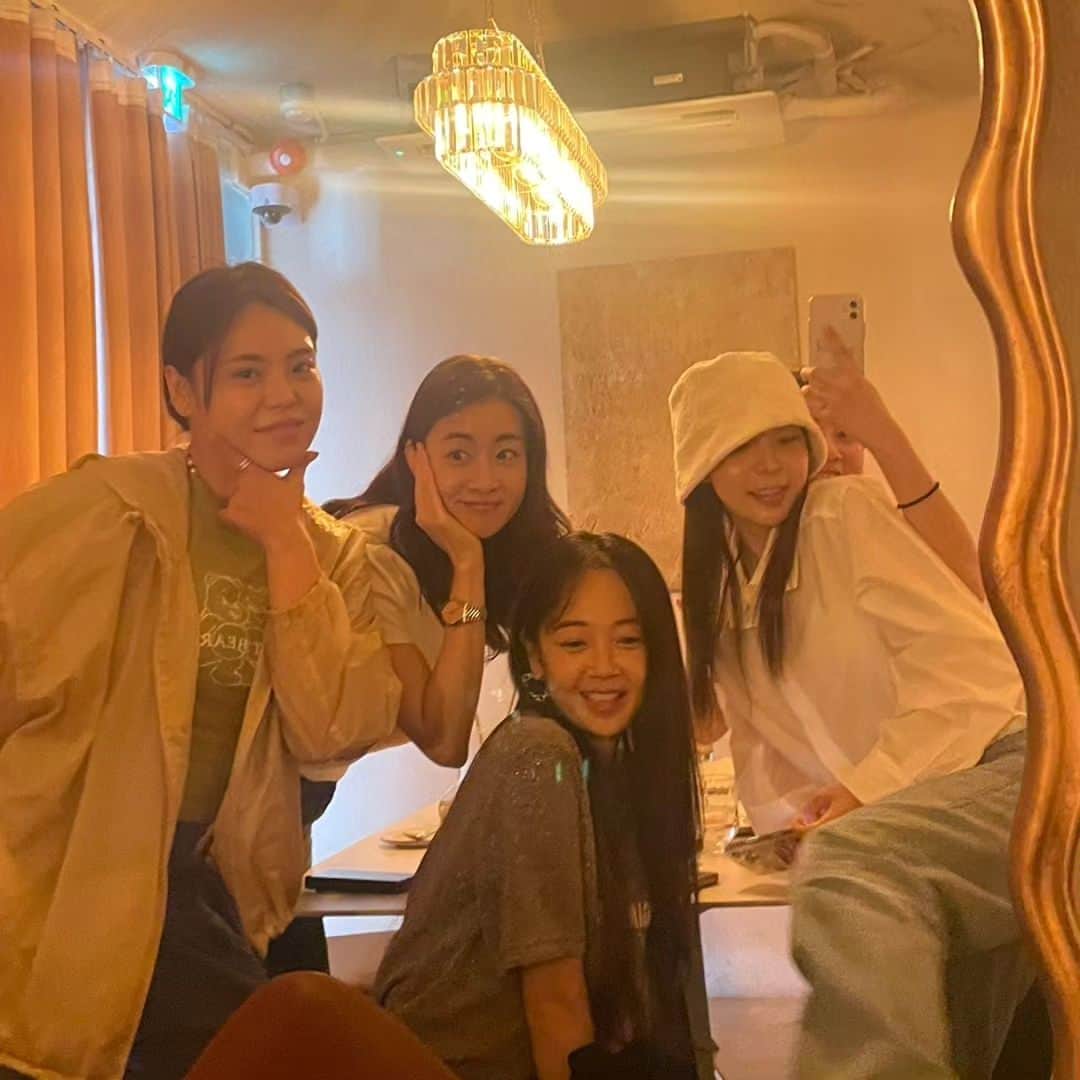カン・ソラさんのインスタグラム写真 - (カン・ソラInstagram)「오전에 만나 같은자리에서 수다만 4시간... 왜 먹었는데 배가 ...
