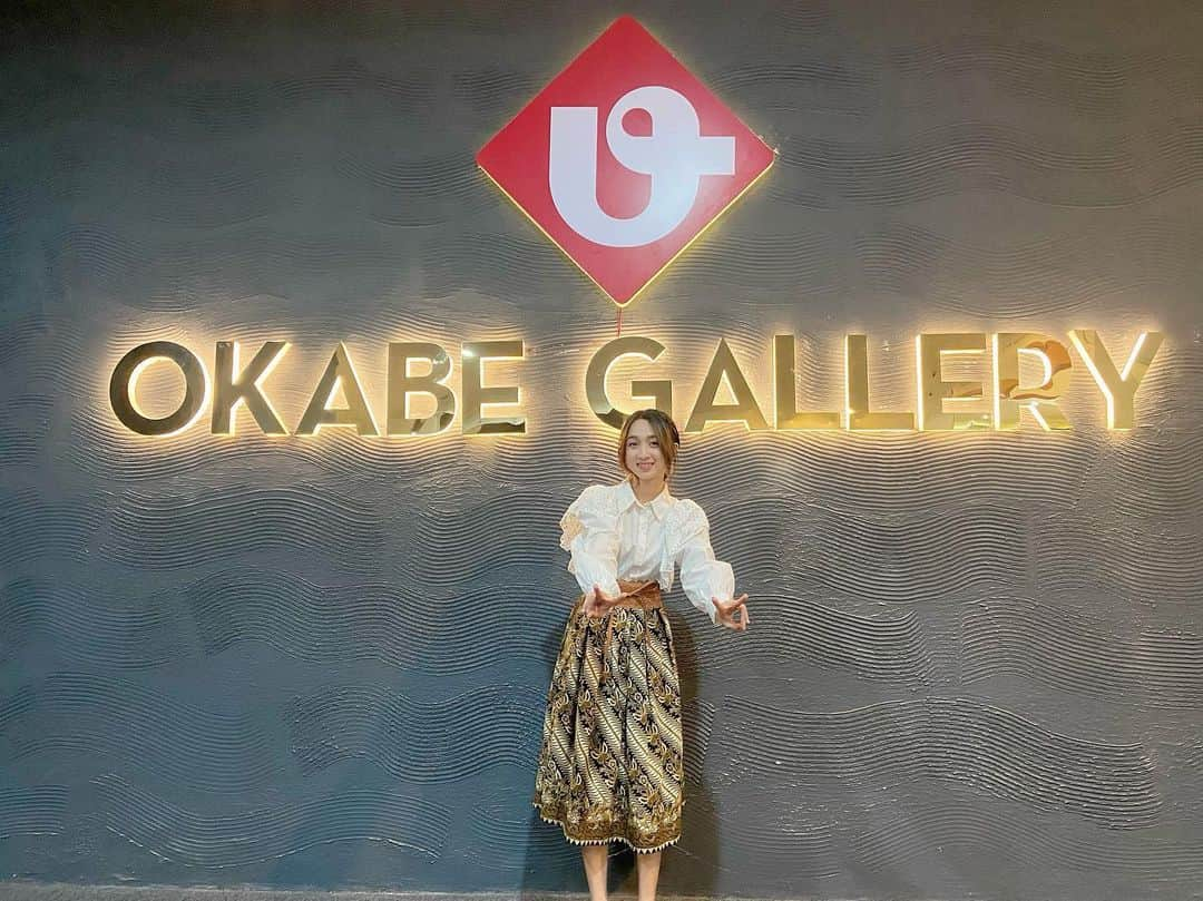 アヤナ・シャハブのインスタグラム：「Hari ini grand opening @okabegallery.co.id !!  Banyak bgt material nya jadi bisa banyak pilihan pas mau beli dan juga spot instagram yang bagus ❤️  Ada juga toko yang cuma ada di okabe gallery🥰」