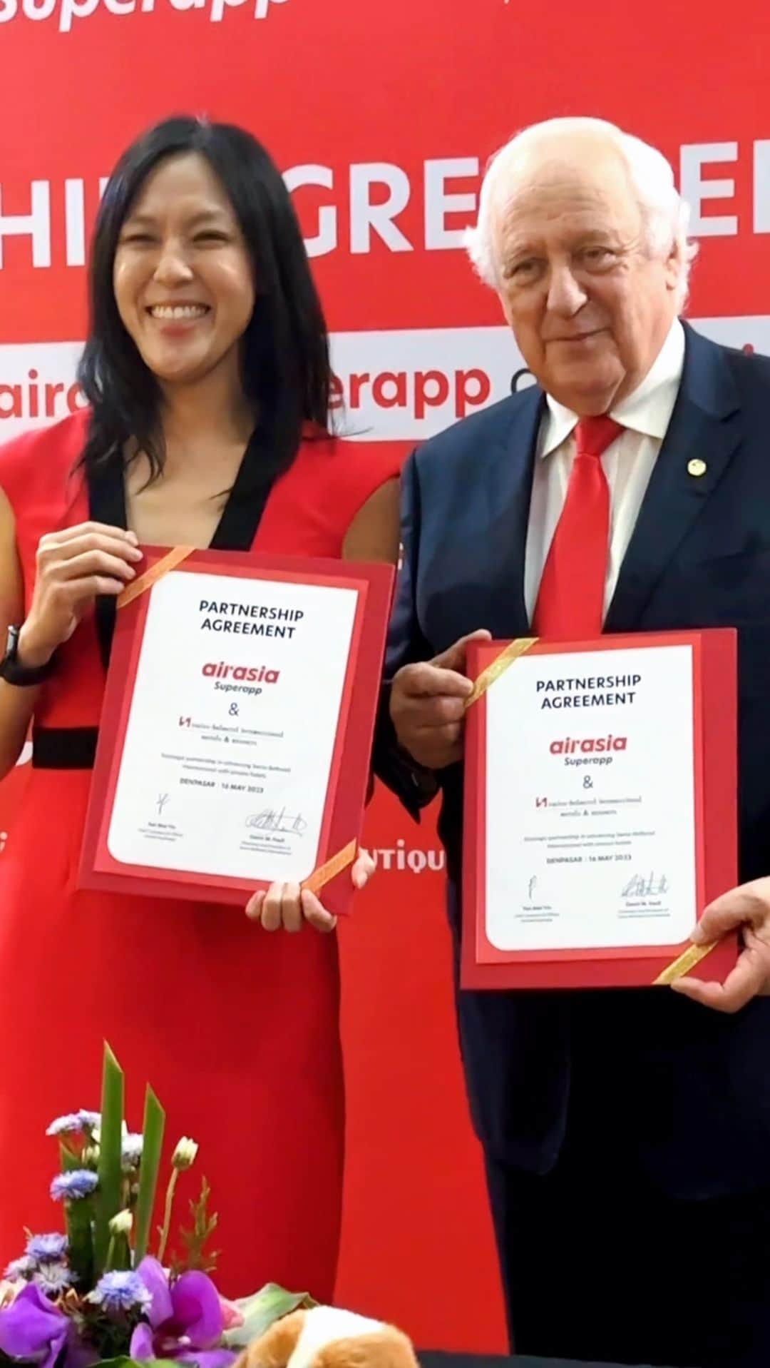エアアジアのインスタグラム：「Through a signing ceremony held at Swiss-Belresort Watu Jimbar Bali, this partnership has strengthened airasia Superapp’s position as a travel platform in Southeast Asia, by providing access to over 125 @swissbelhotel International properties spread across 19 countries.   Enjoy a discount of up to IDR2 million with the promo code: AYOKEMBALI, specifically for all hotel bookings in Bali 🏝️  Book your hotel stays now on airasia Superapp and don’t forget to follow us for more promos and discounts 🤳  #AyoKemBALI #airasiahotels #liburan #bali #swissbelhotel #holiday」