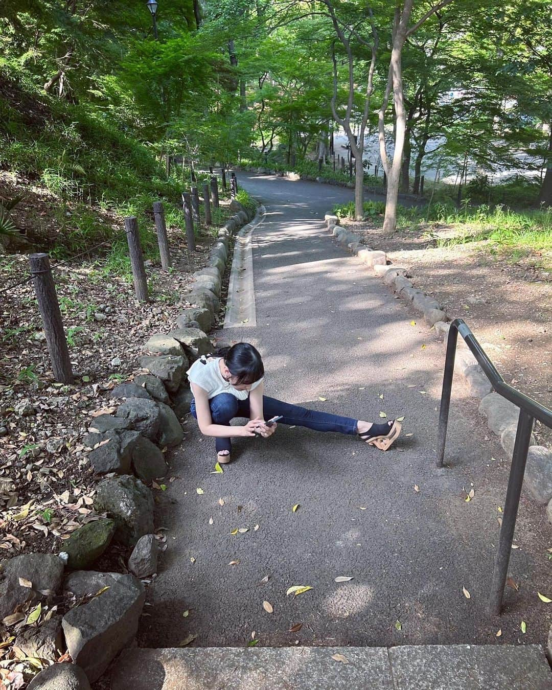 佐倉綾音さんのインスタグラム写真 - (佐倉綾音Instagram)「🍃  #ootd #好きピのヴァネが撮ってくれた #しゅきめろでぃ #らぶち #好(※ハオ) #明日はアフタヌーンティー行く(※嘘) #港区女子(※東京タワー) #イヤリングにマスクひっかかった #うにょ #おまけは屈伸してる私 #うにょ #インスタ映え #うにょ #インスタ好きと繋がりたい #うにょ  #インスタグラマー佐倉綾音選手権」5月19日 18時45分 - ayane.sakura.mg