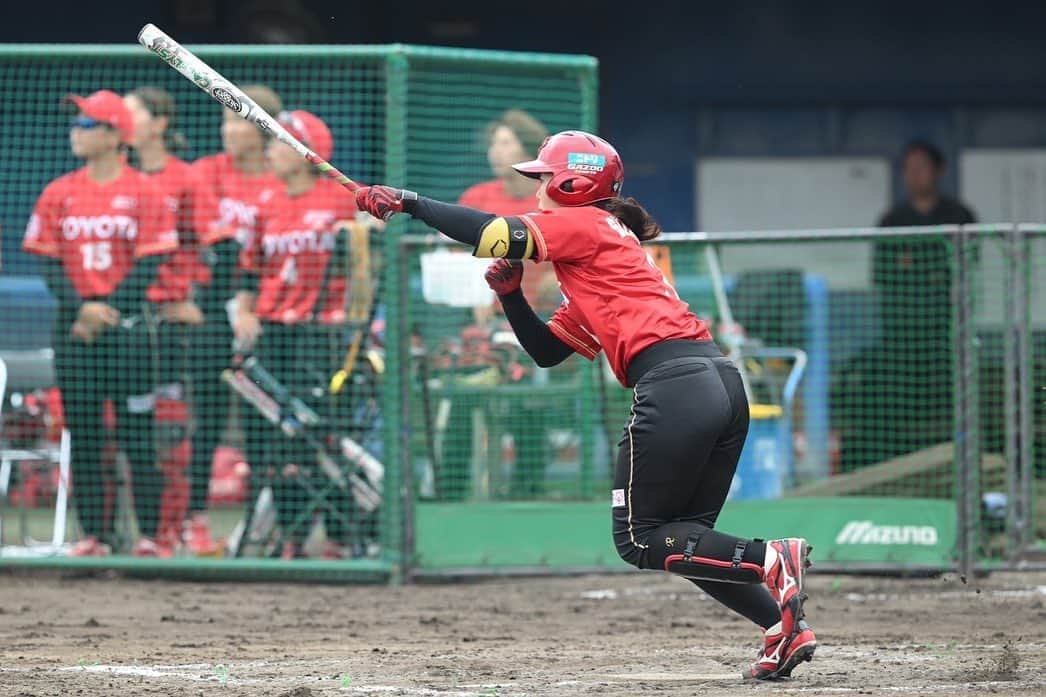 後藤希友さんのインスタグラム写真 - (後藤希友Instagram)「.  第5節 北九州ラウンド 今季二回目の北九州にやってまいりました🙌  5/20 10:30〜 vs SGホールディングス💫  5/21 10:30〜 vs 東海理化チェリーブロッサムズ🌸  この日程で試合が行われます！ 是非沢山の方に会場へ来て頂き ソフトボールの素晴らしさをお伝え出来ればなと思います。 レッドテリアーズの応援を宜しくお願い致します😊  今週はな、な、なんと杉谷さんが現地にこられます😳‼️ @kenshi.02  お待ちかねの#ちかすぎや ですね。 北九州市民球場で待ってます👀  下山選手今週も楽しみにしてます😇  @eri.shimoyama_3   #立ち上がれっど？」5月19日 19時01分 - miugoto_18