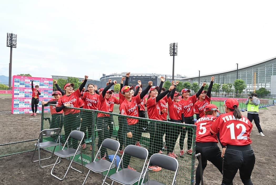 後藤希友のインスタグラム：「.  第5節 北九州ラウンド 今季二回目の北九州にやってまいりました🙌  5/20 10:30〜 vs SGホールディングス💫  5/21 10:30〜 vs 東海理化チェリーブロッサムズ🌸  この日程で試合が行われます！ 是非沢山の方に会場へ来て頂き ソフトボールの素晴らしさをお伝え出来ればなと思います。 レッドテリアーズの応援を宜しくお願い致します😊  今週はな、な、なんと杉谷さんが現地にこられます😳‼️ @kenshi.02  お待ちかねの#ちかすぎや ですね。 北九州市民球場で待ってます👀  下山選手今週も楽しみにしてます😇  @eri.shimoyama_3   #立ち上がれっど？」