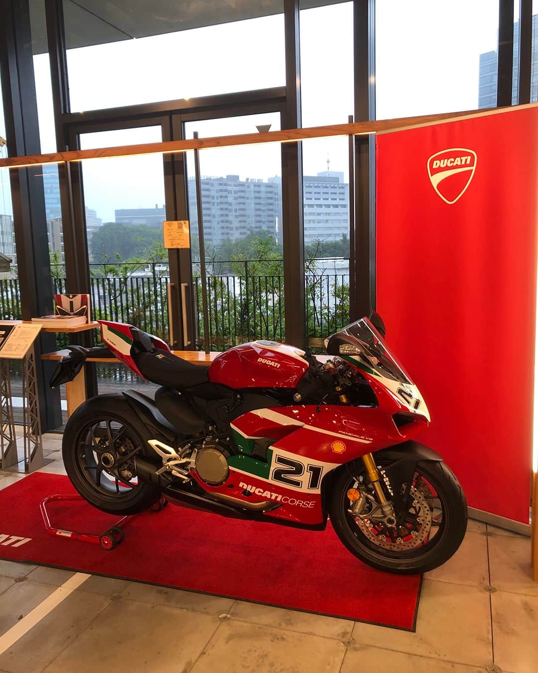 Ducati Japanさんのインスタグラム写真 - (Ducati JapanInstagram)「アモーレ・ミオ イタリアンフェスティバルに出展します！（at With Harajuku 5/20～21）  原宿で開催される日本最大級イタリアフェス、アモーレ・ミオ イタリアンフェスティバルにドゥカティが出展します。  60以上のトップブランドが参加し、豪華なゲストも多数出演。商品の展示や、ショー、パフォーマンス、本格イタリアンフードの試食や販売など、盛りだくさんのコンテンツ。  オープンエアーの空間でイタリアの魅力を満喫しつつ、ドゥカティのニューモデルと記念撮影をどうぞ。 #ドゥカティいいじゃん #ドゥカティ #Ducati #amoremiotokyo2023 #italiaamoremio #原宿 #Harajuku @iccjtokyo」5月19日 18時55分 - ducatijapan
