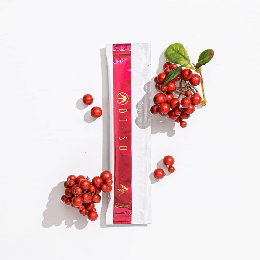 美巢（BI-SU） さんのインスタグラム写真 - (美巢（BI-SU） Instagram)「Support your body's internal defense with the "BI-SU Extract Jelly Stick" that aims for beauty and health.  The addictive cranberry flavor with its refreshing sweet and tangy taste also offers a depth reminiscent of wine, leading you to a luxurious adult experience with every mouthful.  In addition, it contains carefully selected ingredients such as isoflavones and citric acid iron to support the daily well-being of women who experience fluctuations.  Let beauty radiate from within. Embrace a daily life filled with natural blessings and a lustrous firmness.  ━...━...━...━...━...━ ○ BI-SU Extract Gel Stick (Cranberry) ━...━...━...━...━...━  #bisu #美巢bisu #birdnest #superfood #beauty #health #skincare #美巢BISU #sustainability #gift」5月19日 19時00分 - bi_su_official_global