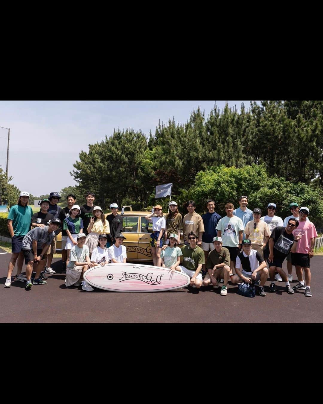 紺野ゆりさんのインスタグラム写真 - (紺野ゆりInstagram)「⛳️ Awesome golf コンペに参加してきました☆  Awesomegolfは、 国内外のストリートカルチャーブランドを取り扱った新カテゴリー。 ４月に @thehouse_official  銀座SIX店と広尾店にオープンしました☺️  メンズのみですが、 女性が着ても可愛いし私服でも着れるのが良いですよね😍  自分がデザインした#ゆりコラボ　スカートと合わせたよ♡  参加者の皆さんのコーディネートも とってもお洒落だったので、チェックしてみてね💕  @_awesome_golf   #yurigolf🦋  #awesomegolf #オーサムゴルフ#golf#golfswing#ゴルフスイング#golfwear#ゴルフ女子#골프#골프스윙#골프여자 #ゴルフウェア」5月19日 19時07分 - yuri_konno_official