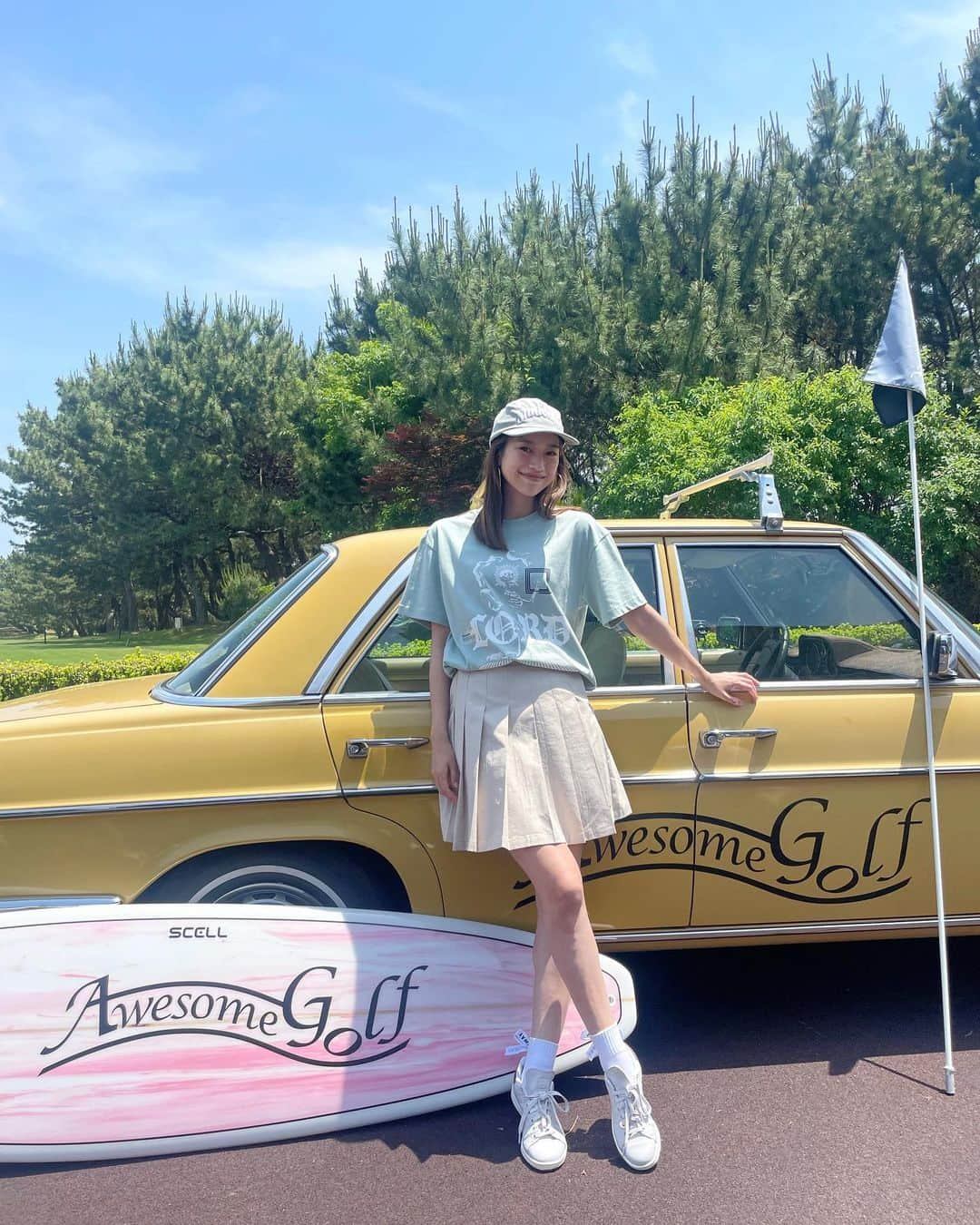 紺野ゆりさんのインスタグラム写真 - (紺野ゆりInstagram)「⛳️ Awesome golf コンペに参加してきました☆  Awesomegolfは、 国内外のストリートカルチャーブランドを取り扱った新カテゴリー。 ４月に @thehouse_official  銀座SIX店と広尾店にオープンしました☺️  メンズのみですが、 女性が着ても可愛いし私服でも着れるのが良いですよね😍  自分がデザインした#ゆりコラボ　スカートと合わせたよ♡  参加者の皆さんのコーディネートも とってもお洒落だったので、チェックしてみてね💕  @_awesome_golf   #yurigolf🦋  #awesomegolf #オーサムゴルフ#golf#golfswing#ゴルフスイング#golfwear#ゴルフ女子#골프#골프스윙#골프여자 #ゴルフウェア」5月19日 19時07分 - yuri_konno_official