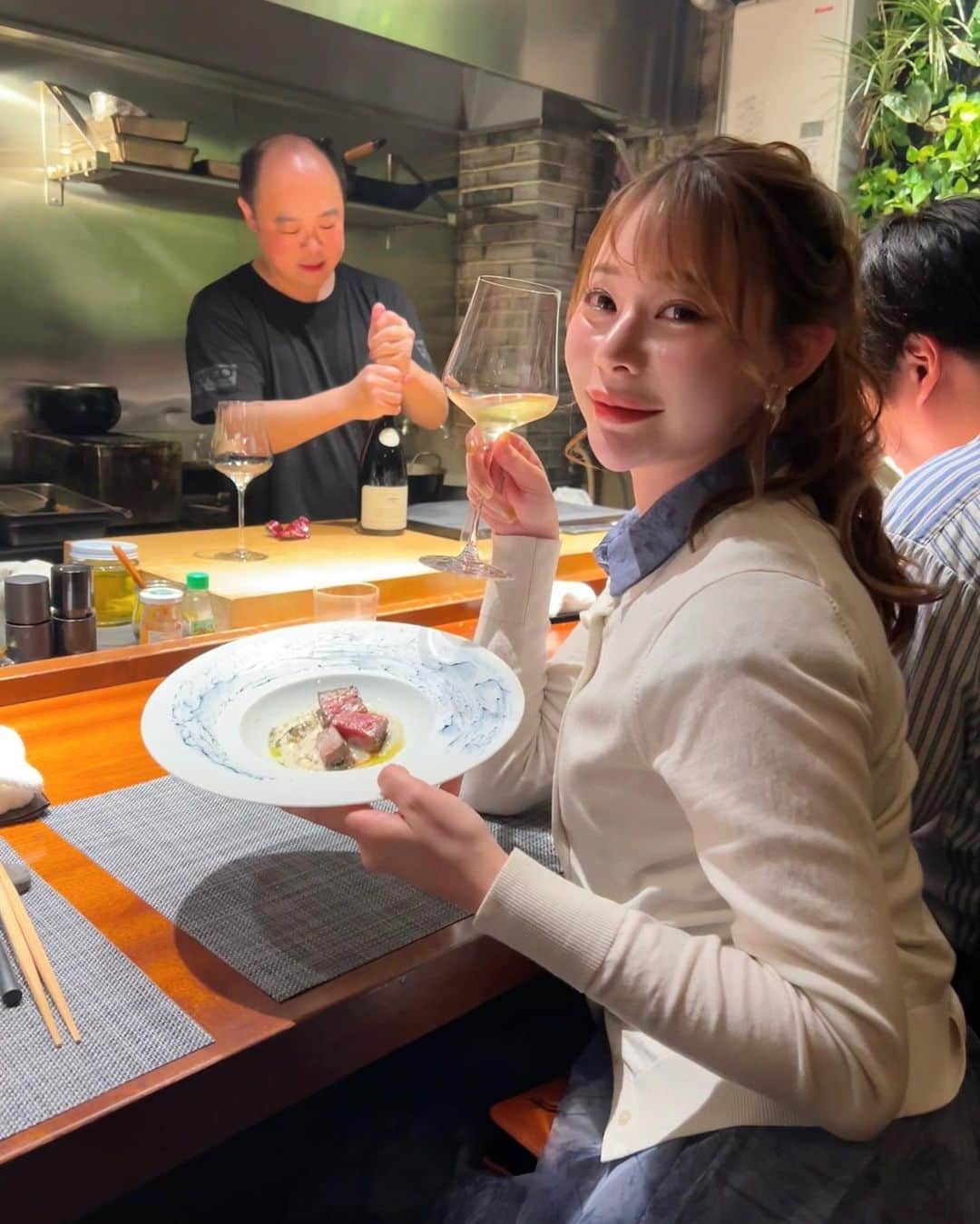 karen okajimaさんのインスタグラム写真 - (karen okajimaInstagram)「ぴ🤍  久しぶりのフーさんおいぴかった🥹🤍 あゆむシェフ👨‍🍳が監修したお蕎麦やさんの 蕎斬もめちゃくちゃ美味しいからおすすめ！ カレーそばが本当に最高なの！！！ 他のも食べてみたいからまた近々行こーっと🤤  #ComptoirFeu #コントワールフー #グルメ岡島 #北新地グルメ」5月19日 19時07分 - karenokajima0318