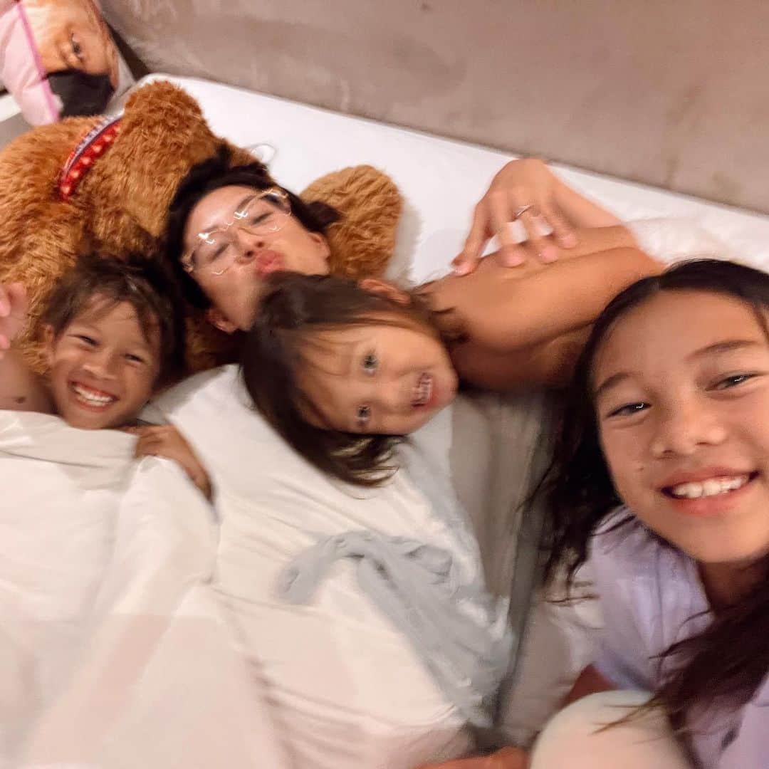 Jennifer Bachdimのインスタグラム：「Blurry but full of love ❤️ #teamBachdim  . . PS: don’t miss the last slide 🥹😅」
