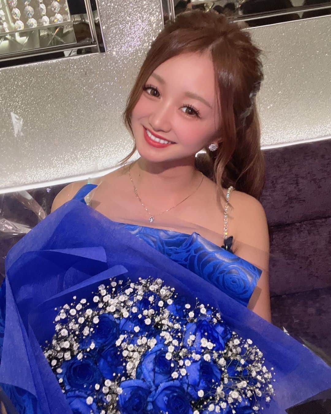 あゆぽよのインスタグラム：「💙  25歳になりました💙  今年は大人な女性になりたいと思ってます（多分無理）  今年もみんなあゆを可愛がってください🥹  よろぴくみん❣️  #錦#錦3#サロンドゴール#錦キャバ嬢#キャバ嬢#名古屋キャバ嬢#錦キャバ嬢#名古屋キャバクラ#下着#撮影#下着撮影#ケツスタグラム#けつすたぐらむ#Tバック#ゴルフ女子#ゴルフ#バースデー#誕生日#誕生日会#バースデーイベント#イベント」