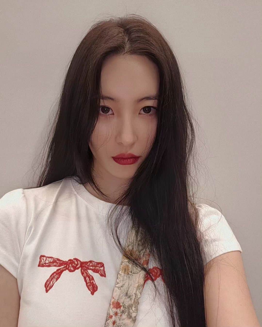 ソンミのインスタグラム：「✌🏼🎀🌼🌹」