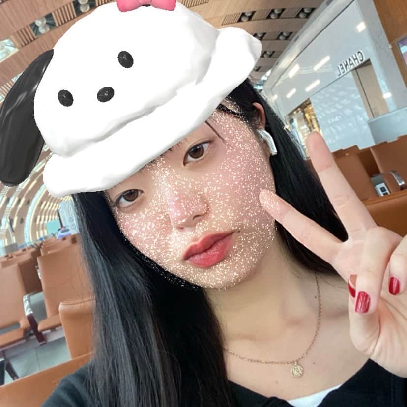 AKIKOのインスタグラム：「Episode 2 | Being funny in a foreign language (ㅇㅈㅇ)🇰🇷🌮🫒✨  1. Funny story, I can actually kinda read hangul now!? (Understanding is a different topic) 2. Fire (in my mouth) 3. Golden Hour, Happy Hour  4. Happiness 5. Getting roasted by roasted coffee 6. LeeuMuseeum  7. Picking wine by the prettiness of the label never goes wrong  8. Getting Matching Tattoos in a Foreign Country  9. All I Need to Eat (Hear) 10. I Don’t Understand Why You Ate Half Of My Cookie But I Luv U  #韓国旅行」