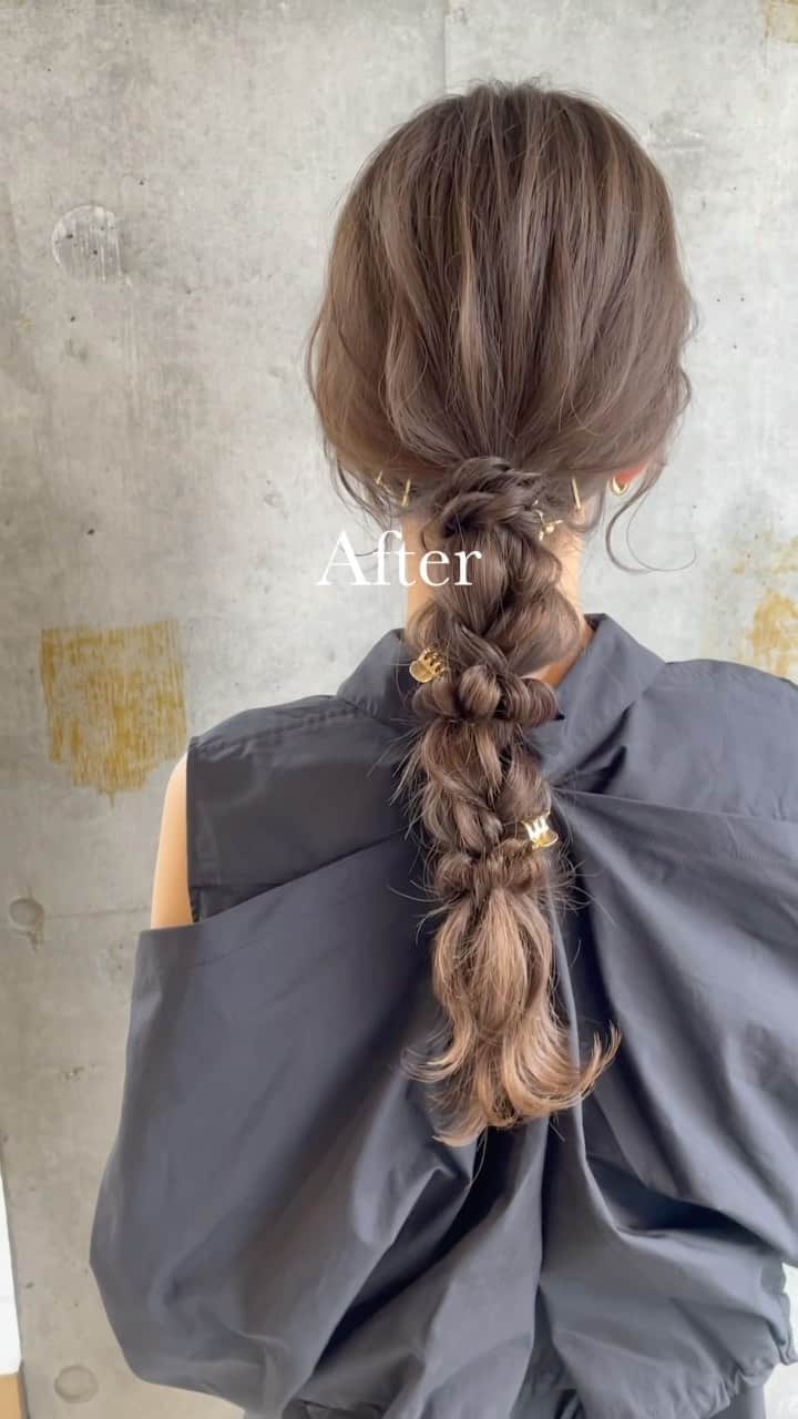 吉田達弥のインスタグラム：「Before After ✨  cut ✂︎ 巻いた時に髪が動くように ふわっとするレイヤーを入れて 顔まわりはアレンジ用のおくれ毛を作りました✂︎  highlight 暗くても透明感を出したいので ベースのトーンアップのためにシークレットハイライト入れました✨  color 1番綺麗に髪が見える シアーミントベージュで染めました🍃  hair arrange オシャレな洋服似合うように 編み下ろしにしました👗  accessory 上品に見せたかったので ゴールドアクセサリーのピンとクリップをつけました💫 @lattice_lessignes   イヤリングは @kbfofficial   #ヘアアレンジ　#カット　#ヘアカラーベージュ  #ミントカラー  #レイヤーカットロング  #おくれ毛　#編み下ろし  #ヘアアクセサリー」