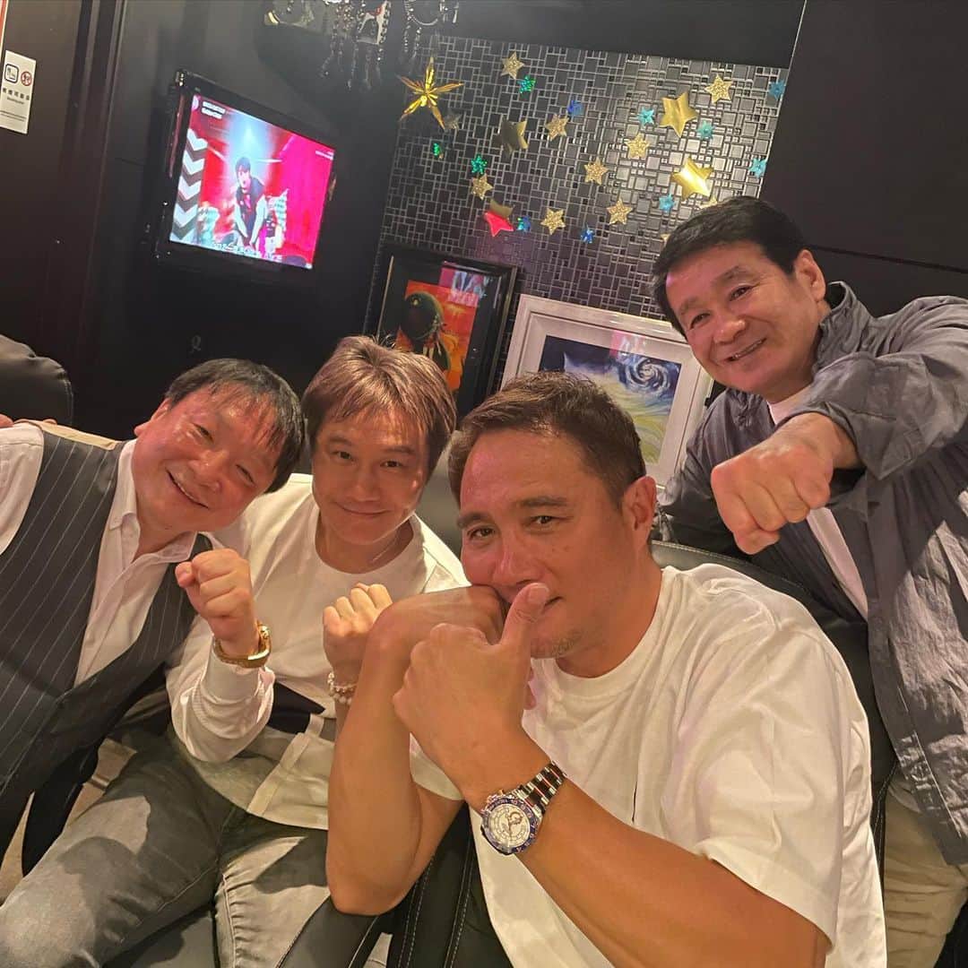 竹原慎二のインスタグラム：「先日 大橋会長 渡嘉敷さん畑と 横浜一杯🍻  #横浜  #大橋ボクシングジム  #渡嘉敷勝男  #畑山隆則  #竹原慎二」