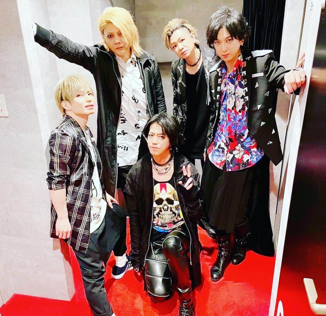 NATCHINさんのインスタグラム写真 - (NATCHINInstagram)「FANTASTIC◇CIRCUS 【tour THE END OF 30th BOYS 2023】  2023.4.16 HIROSHIMA LIVE VANQUISH #fantasticcircus」5月19日 10時41分 - natchin1015