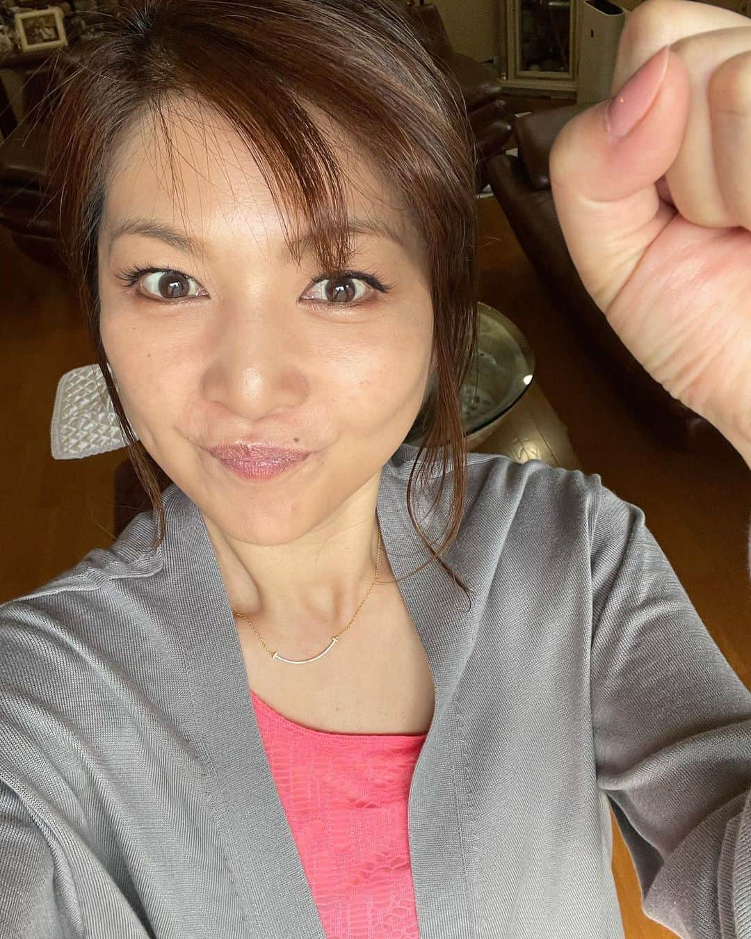 飯島直子さんのインスタグラム写真 - (飯島直子Instagram)「おはようございます^ - ^♪  今朝は涼しく過ごしやすいです  みんな気温差で体調崩さないように気をつけてね(*´-`)  今朝は野暮用のためジタバタしてるのでまたあとでゆっくり ( ´ ▽ ` )ﾉ  やっと金曜日＾＾  ほどほどにいこうね ╰(*´︶`*)╯♡」5月19日 10時52分 - naoko_iijima_705_official