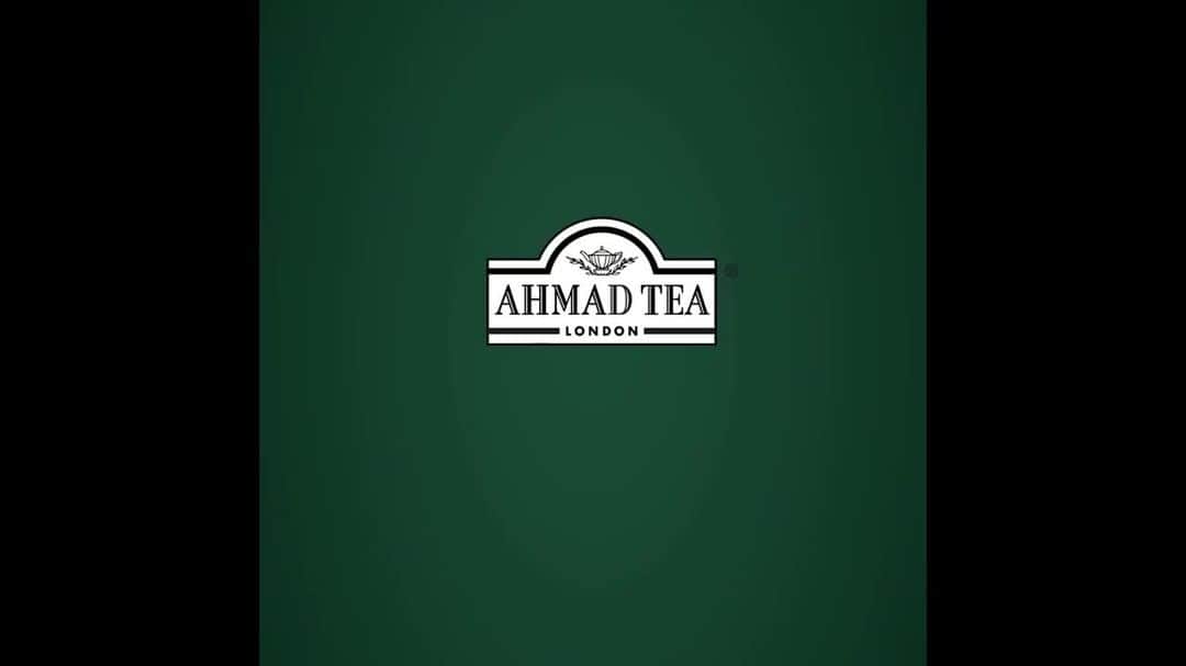 AHMAD TEA / アーマッドティーのインスタグラム：「"Happy International Tea Day🌿"  5月21日は #国際お茶の日 ☕  世界各国でのお茶に関する長い歴史と深い文化的、 経済的意義を認識するため、2019年に制定されました。  そんな記念すべき日を祝って、 アーマッドティー社のマスターティーテイスター、 ウイリアム・マニング氏が紅茶にまつわる 大切な思い出を語ってくれました😊  皆さんも紅茶に関する思い出を振り返りながら、 お気に入りの紅茶でティータイムを楽しんでみませんか？  @ahmadtea_jp #アーマッドティー #ahmadtea」