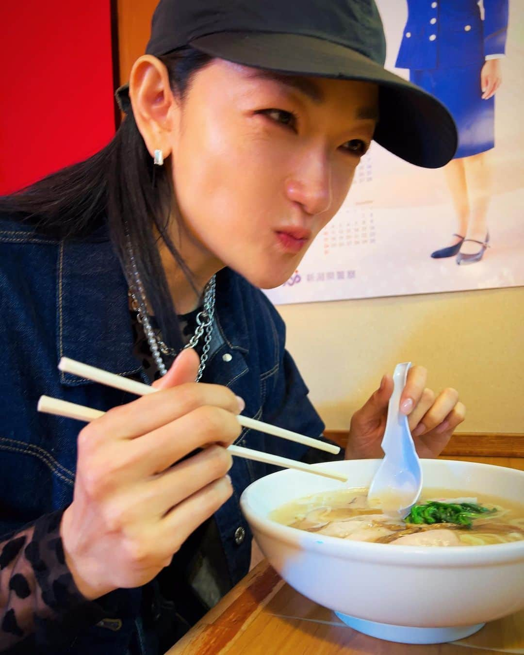 冨永愛さんのインスタグラム写真 - (冨永愛Instagram)「⁡ 今年2度目のラーメンは小千谷にて🍜 今年はもっと食べるぞ！w ⁡ #食いしん坊シリーズ ⁡#塩ラーメン だよ」5月19日 10時54分 - ai_tominaga_official