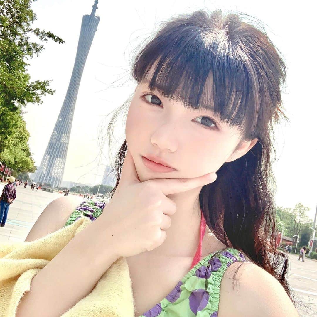 茶叶小果さんのインスタグラム写真 - (茶叶小果Instagram)「おはよう☀️広州タワーはリコリス中のタワーに似ています！」5月19日 10時55分 - chayexiaoguo