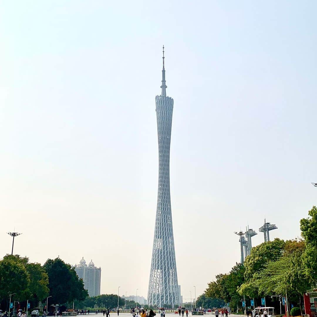 茶叶小果さんのインスタグラム写真 - (茶叶小果Instagram)「おはよう☀️広州タワーはリコリス中のタワーに似ています！」5月19日 10時55分 - chayexiaoguo