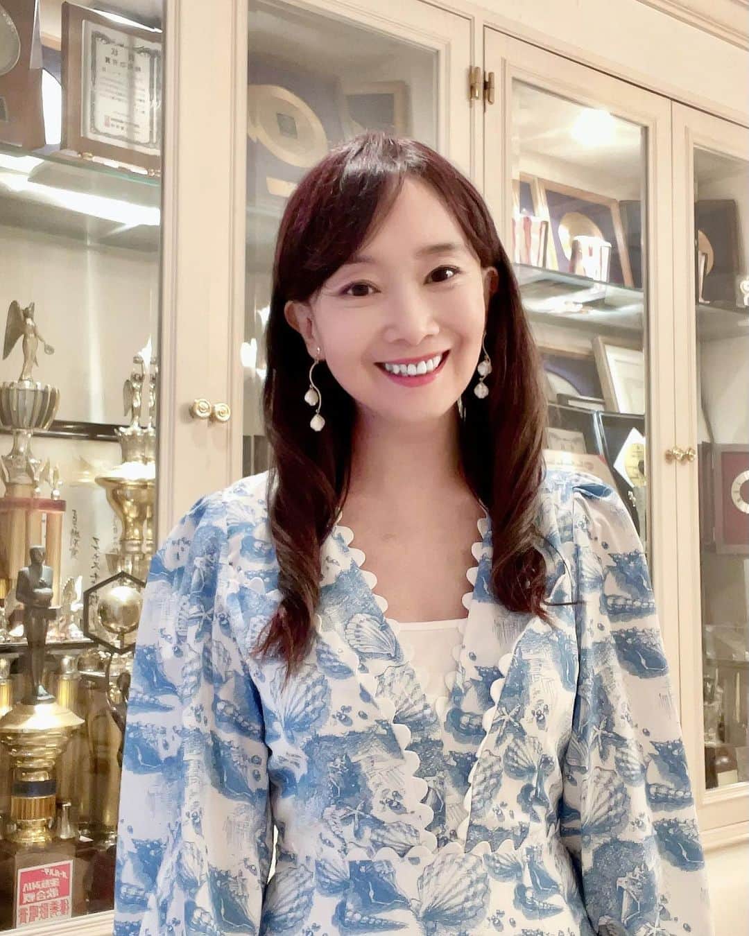アグネス・チャンのインスタグラム：「昨日は8月5日福井でのジョイントコンサートの打ち合わせ、8月誕生日に発売される新刊のZoom会議、そして特番の撮影で忙しい日でした。しかも今日香港へ帰るので、荷造りや、帰る前にやらないといけないことがいっぱいで。。。でも何とか出来ました！午後に出発します。」