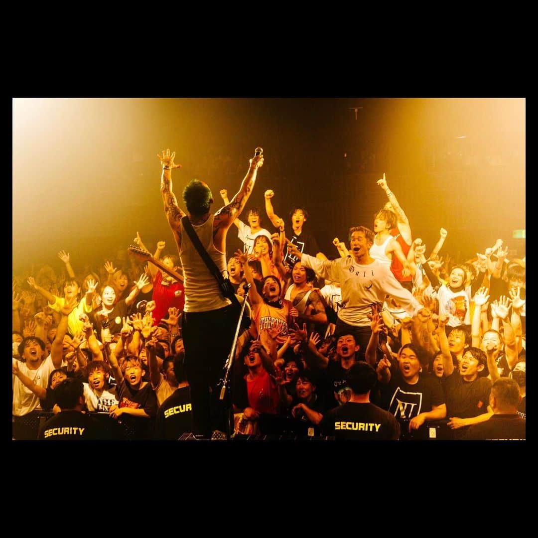 T$UYO$HIさんのインスタグラム写真 - (T$UYO$HIInstagram)「The BONEZ 10th Anniversary Tour  "47 AREAS” (3本目!!)  大阪BIG CAT有り難うございました‼︎  photo by @ysz.photo   #thebonez10  #thebonez  #骨から気合い」5月19日 11時11分 - tsuyoshi_ptp