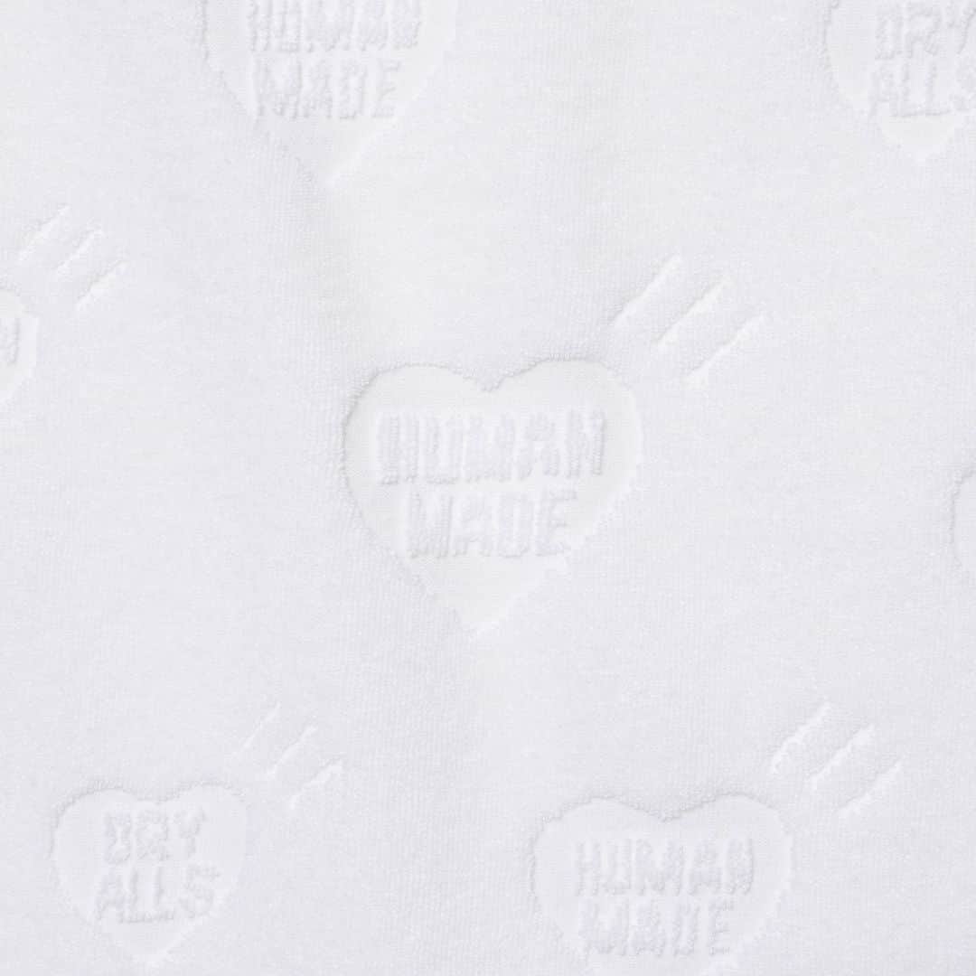HUMAN MADEさんのインスタグラム写真 - (HUMAN MADEInstagram)「"HEART PILE T-SHIRT" is available at 20th May 11:00am (JST) at Human Made stores mentioned below.  5月20日AM11時より、"HEART PILE T-SHIRT” が HUMAN MADE のオンラインストア並びに下記の直営店舗にて発売となります。  [取り扱い直営店舗 - Available at these Human Made stores] ■ HUMAN MADE ONLINE STORE ■ HUMAN MADE OFFLINE STORE ■ HUMAN MADE HARAJUKU ■ HUMAN MADE SHIBUYA PARCO ■ HUMAN MADE 1928 ■ HUMAN MADE SHINSAIBASHI PARCO  *在庫状況は各店舗までお問い合わせください。 *Please contact each store for stock status.  肌さわりの柔らかなパイル地のショートパンツ。 ジャガード編みでHUMAN MADEのアイコニックなハートロゴを総柄で表現しました。同素材/同柄のTシャツ「HEART PILE T-SHIRT」とセットアップで着用いただくことが可能です。  Patterned T-shirt in soft pile fabric. The Human Made logo has been expressed in jacquard weave. Complete the look with the Heart Pile Shorts.」5月19日 11時12分 - humanmade
