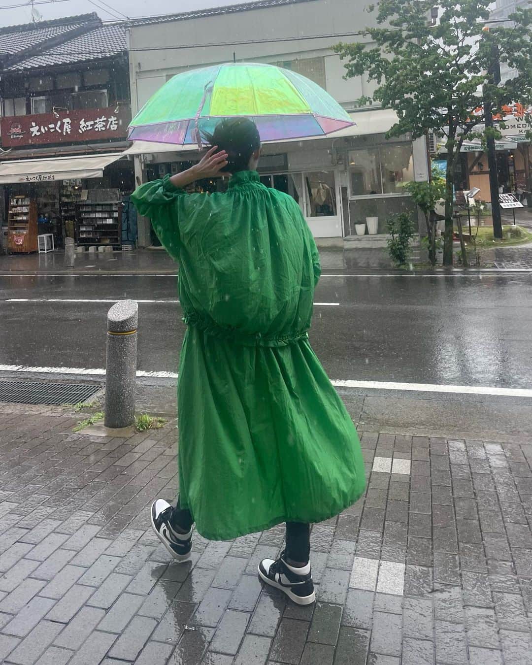 優木望未のインスタグラム：「GREENDAYS☔️ 自然に手に取ってるんだなぁ🟢」