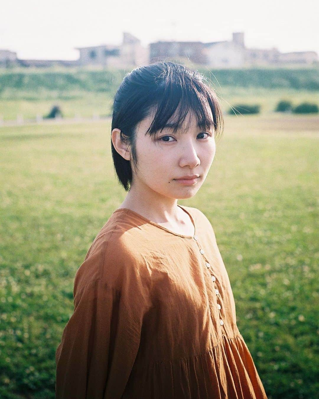 白石優愛さんのインスタグラム写真 - (白石優愛Instagram)「【お知らせ】  映画「消せない記憶」  5/27(土)17時上映終了後に シアターセブンさんにて、舞台挨拶に参加します！  初の関西での舞台挨拶！！ 嬉しいです！  宜しくお願いいたします💐  #消せない記憶  #シアターセブン   photo: @yoheisato3569」5月19日 11時23分 - yua_shiraishi_